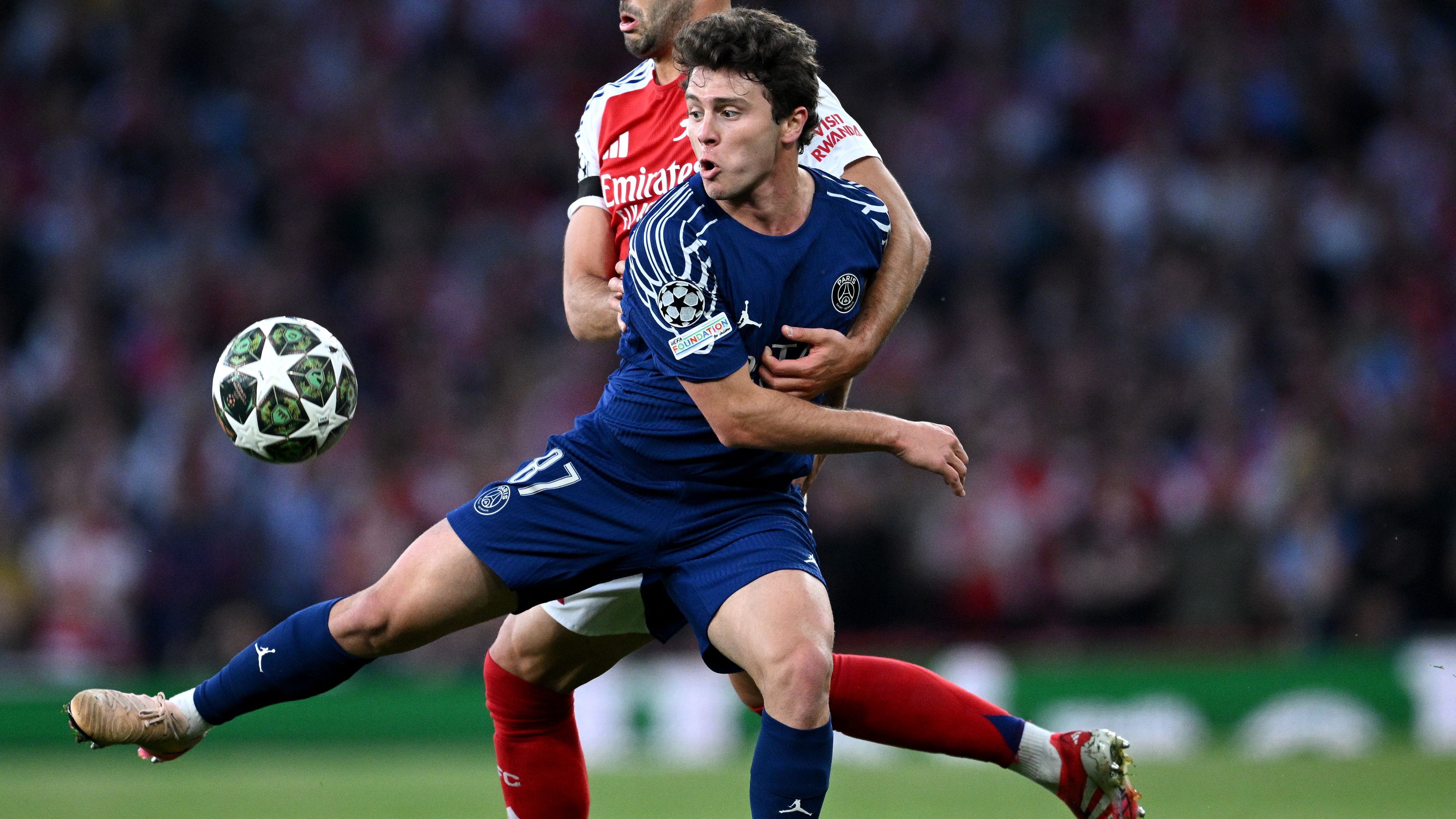 Arsenal FC v Paris Saint-Germain - UEFA Champions League 2024/25 Semi Final First Leg