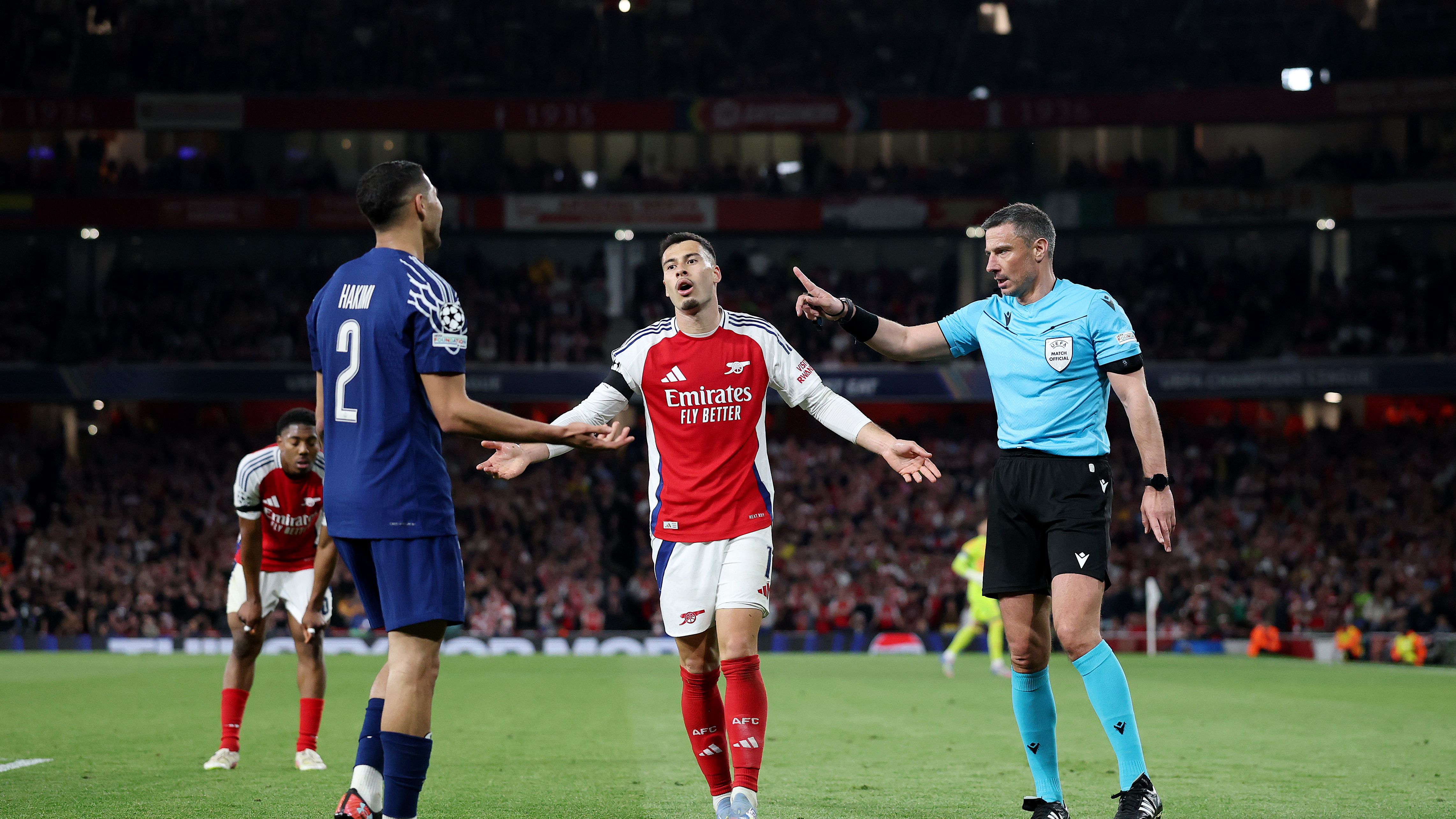 Arsenal FC v Paris Saint-Germain - UEFA Champions League 2024/25 Semi Final First Leg