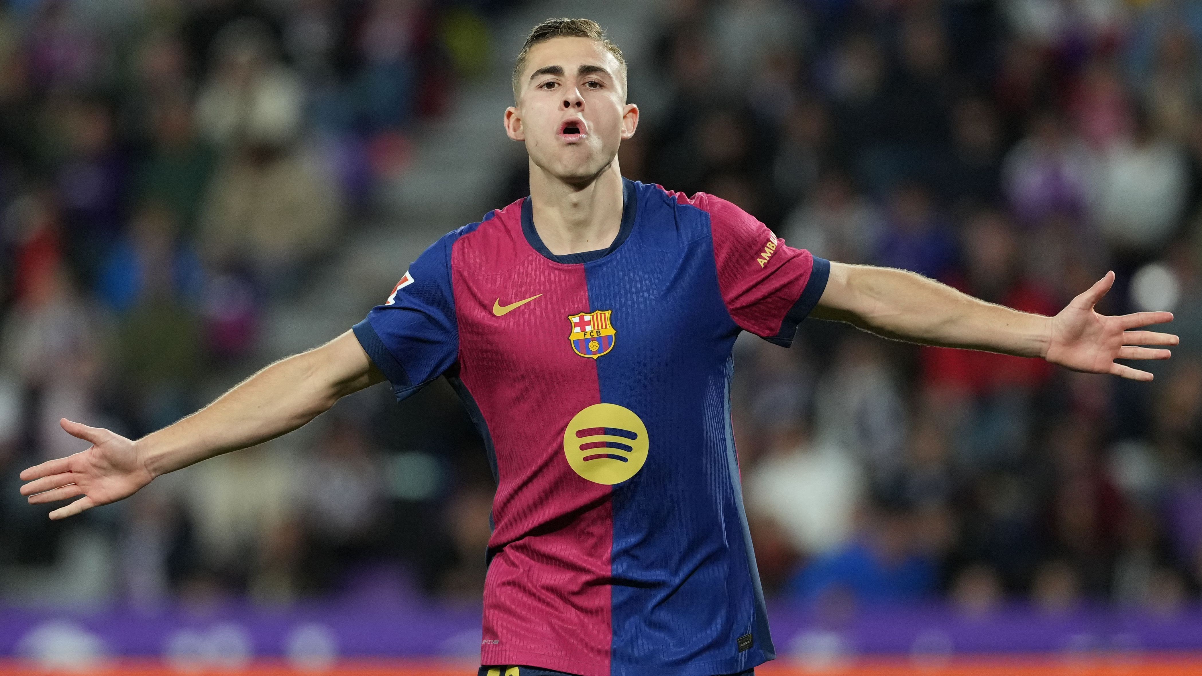 TOPSHOT-CORRECTION / FBL-ESP-LIGA-VALLADOLID-BARCELONA
