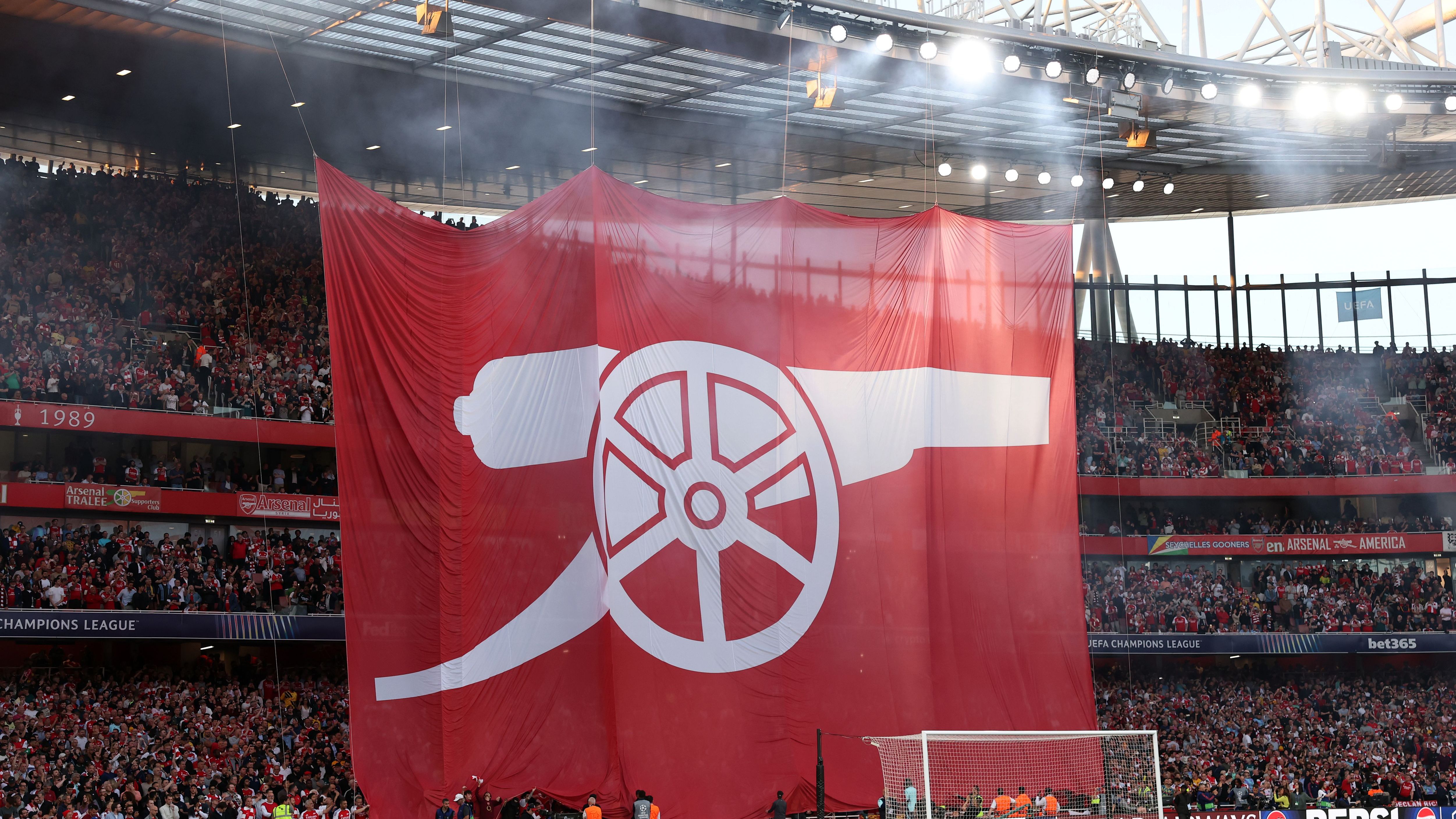 'Like my seven-year-old had done a school project!' - Arsenal fans roasted for unveiling 'horrendous' tifo in PSG game as Gabby Agbonlahor calls out 'embarrassing' atmosphere at Emirates Stadium | Goal.com UK