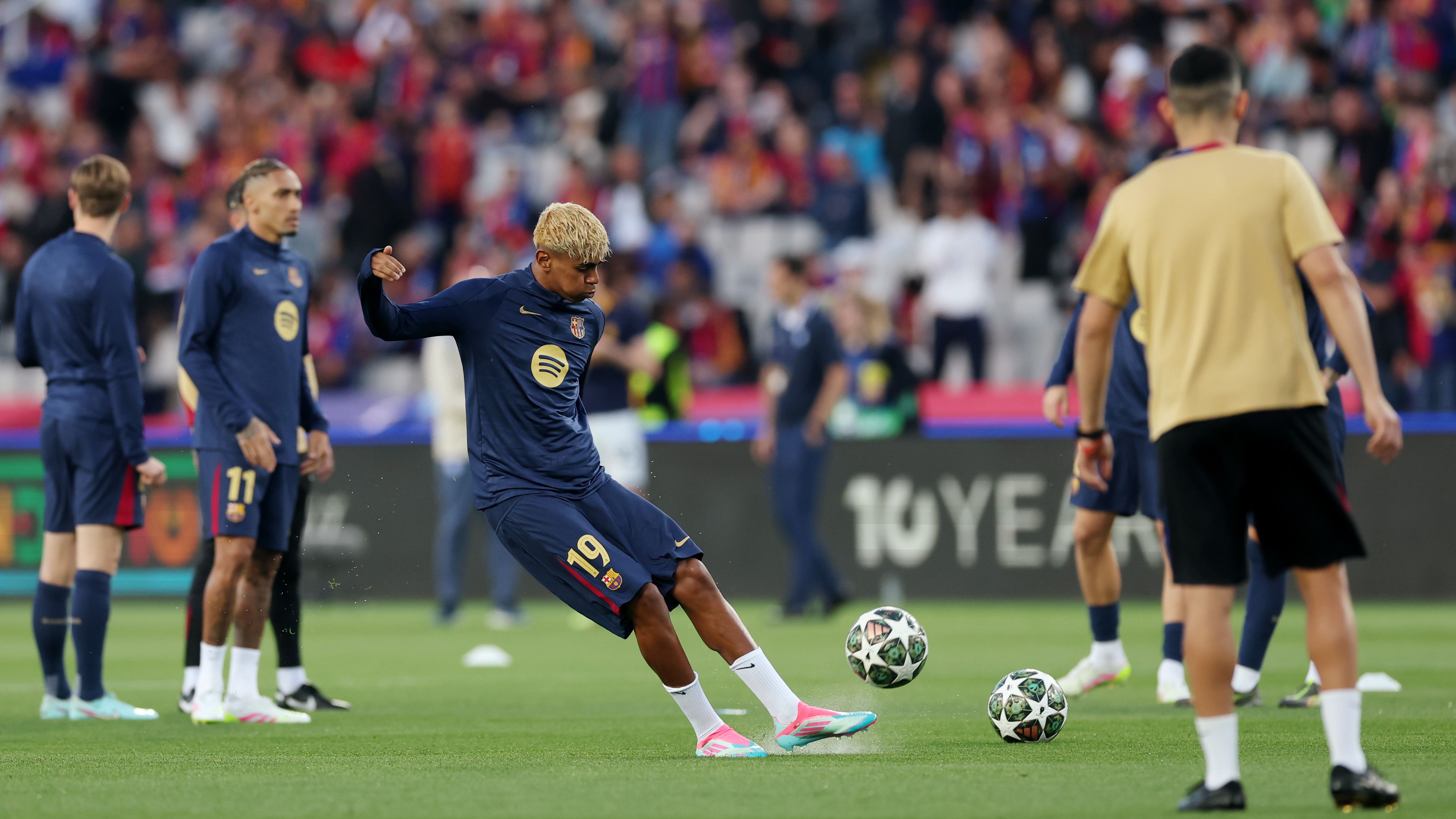 FC Barcelona v FC Internazionale Milano - UEFA Champions League 2024/25 Semi Final First Leg