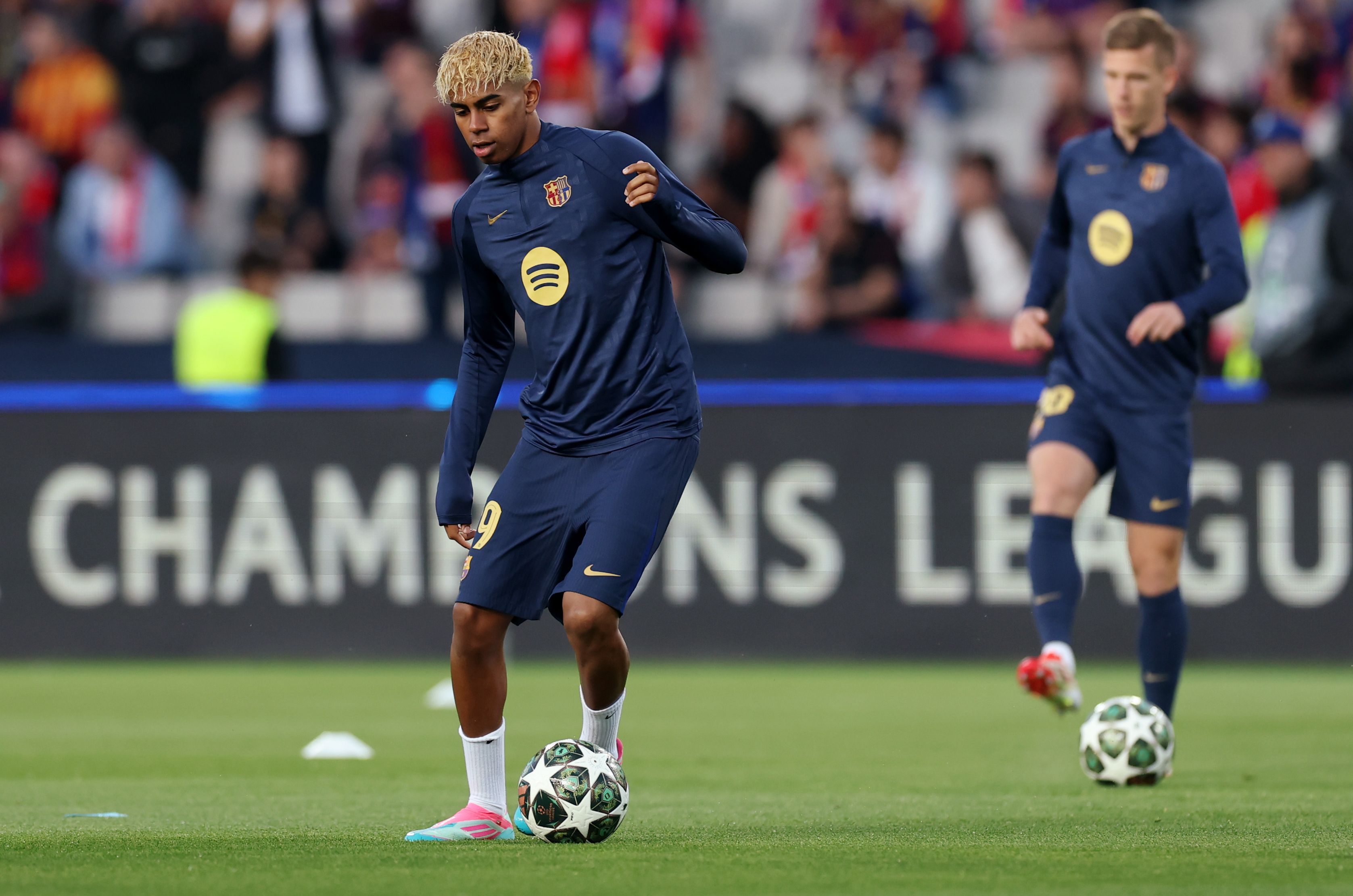 FC Barcelona v FC Internazionale Milano - UEFA Champions League 2024/25 Semi Final First Leg