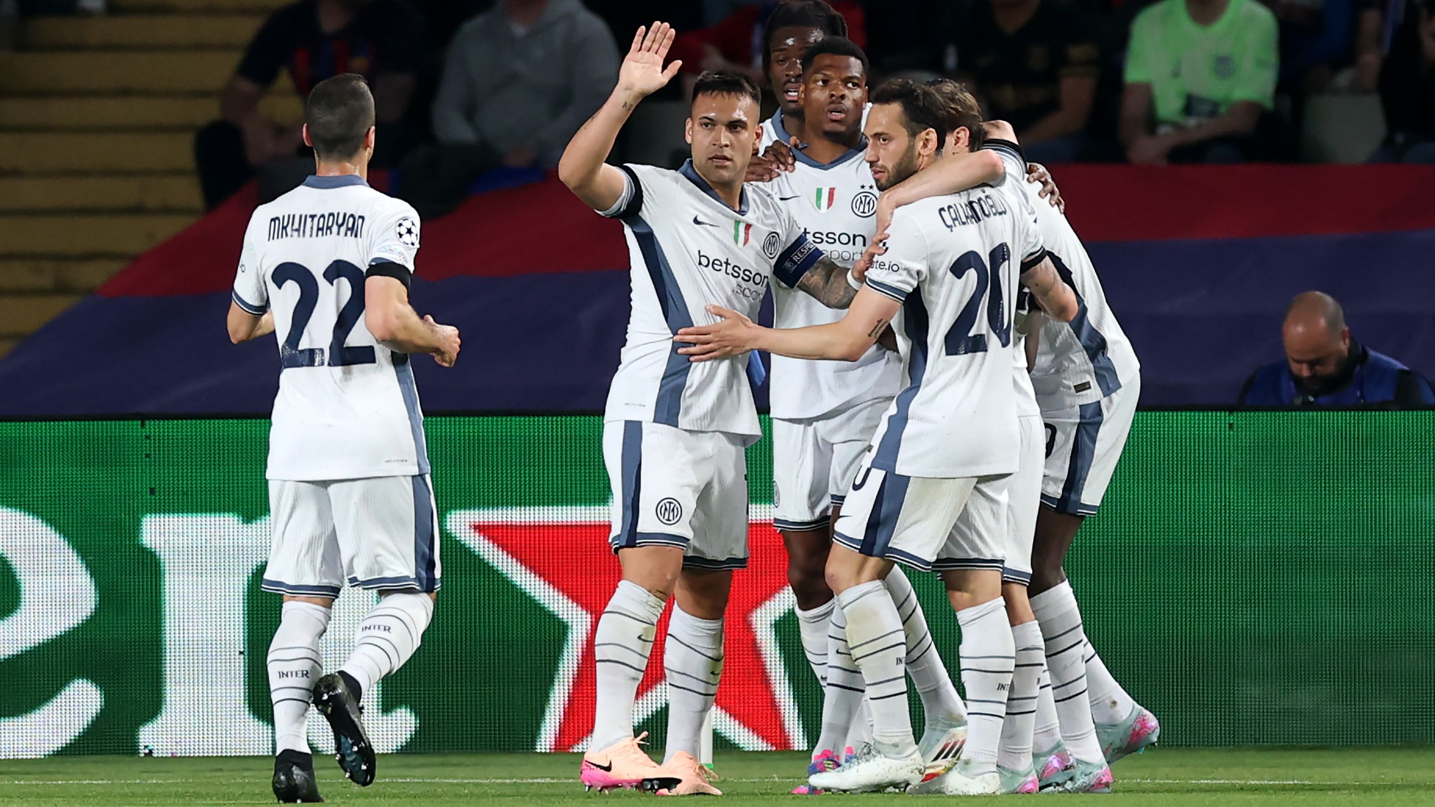 FC Barcelona v FC Internazionale Milano - UEFA Champions League 2024/25 Semi Final First Leg