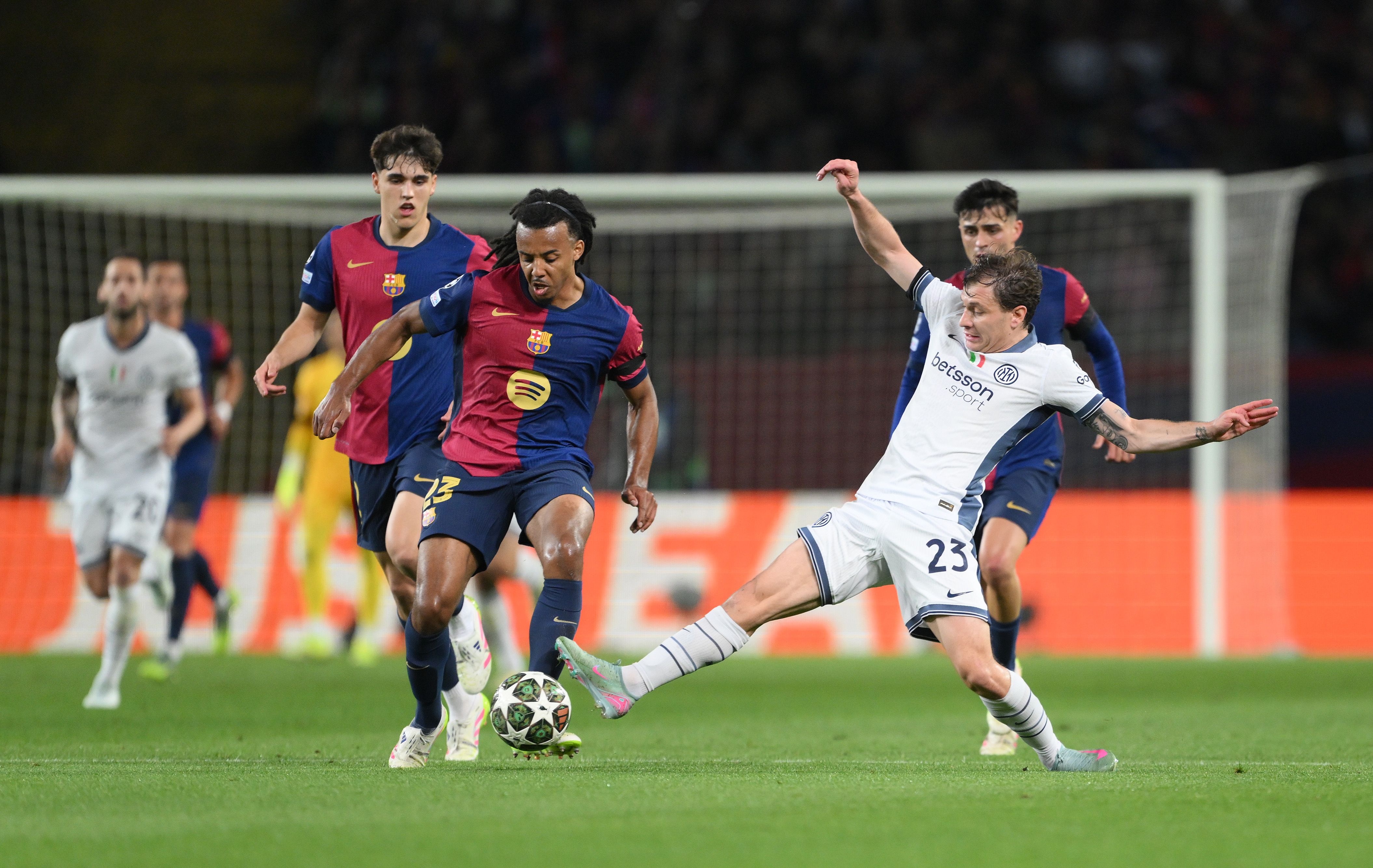 FC Barcelona v FC Internazionale Milano - UEFA Champions League 2024/25 Semi Final First Leg