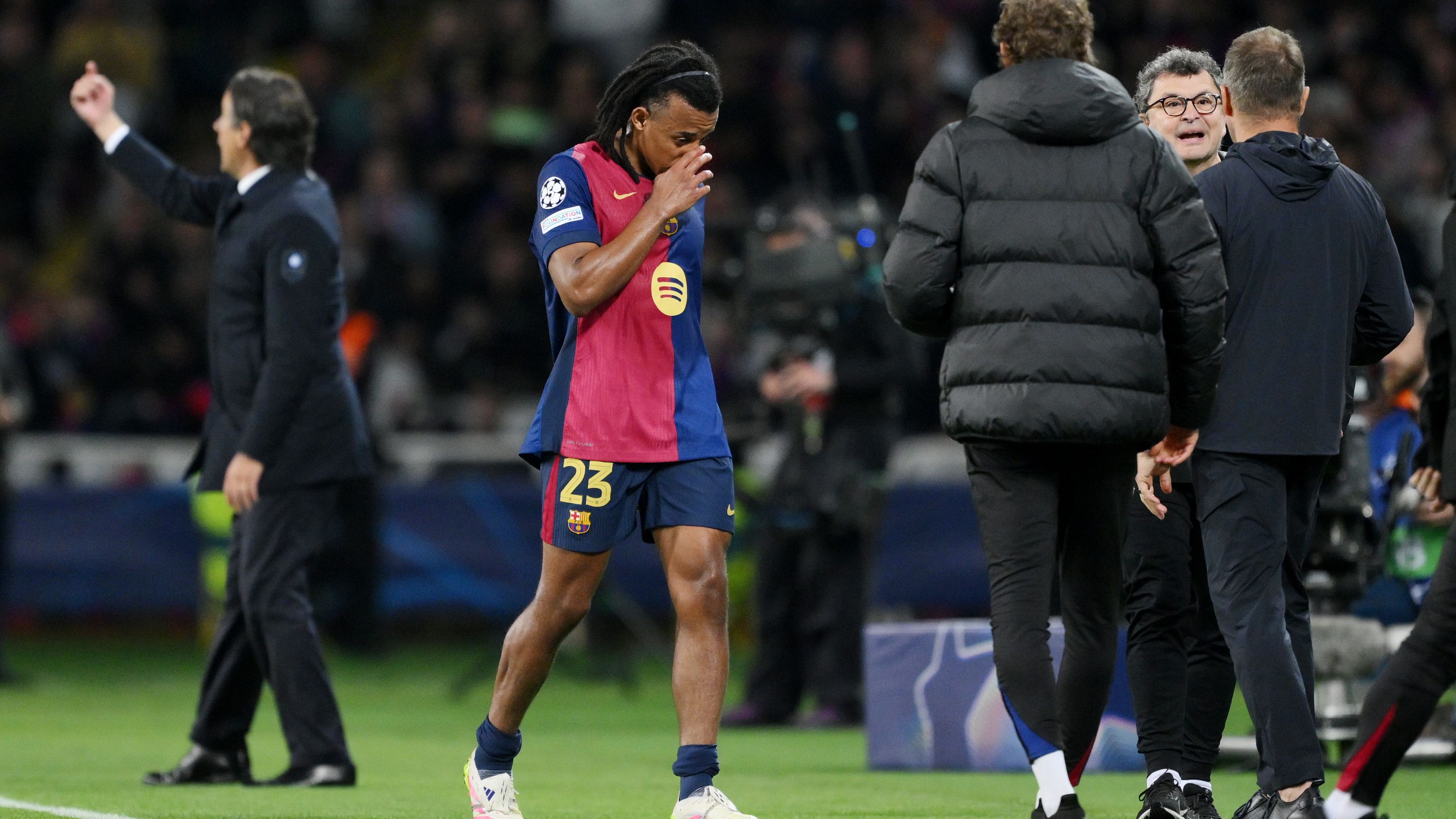 FC Barcelona v FC Internazionale Milano - UEFA Champions League 2024/25 Semi Final First Leg