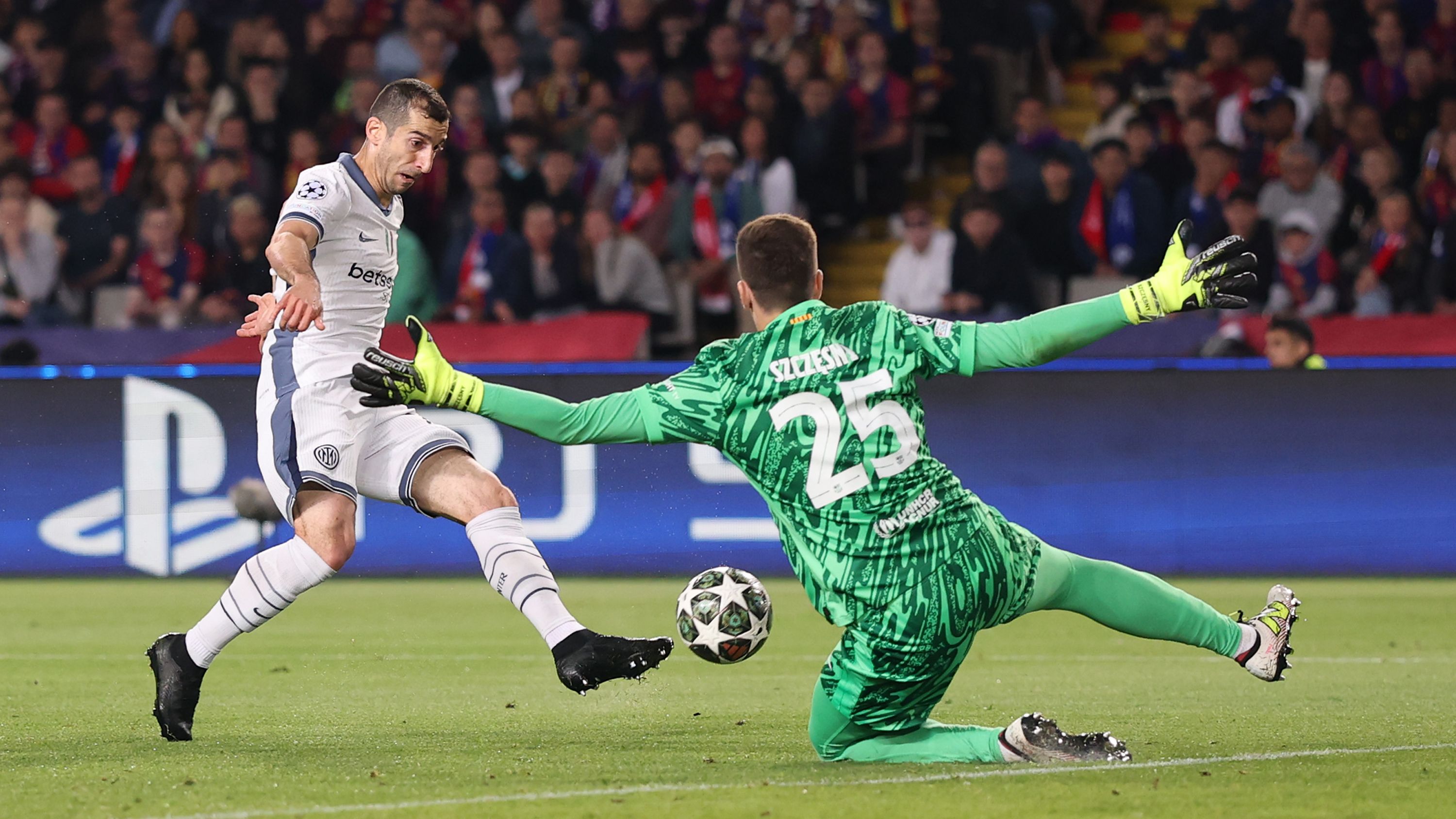 FC Barcelona v FC Internazionale Milano - UEFA Champions League 2024/25 Semi Final First Leg