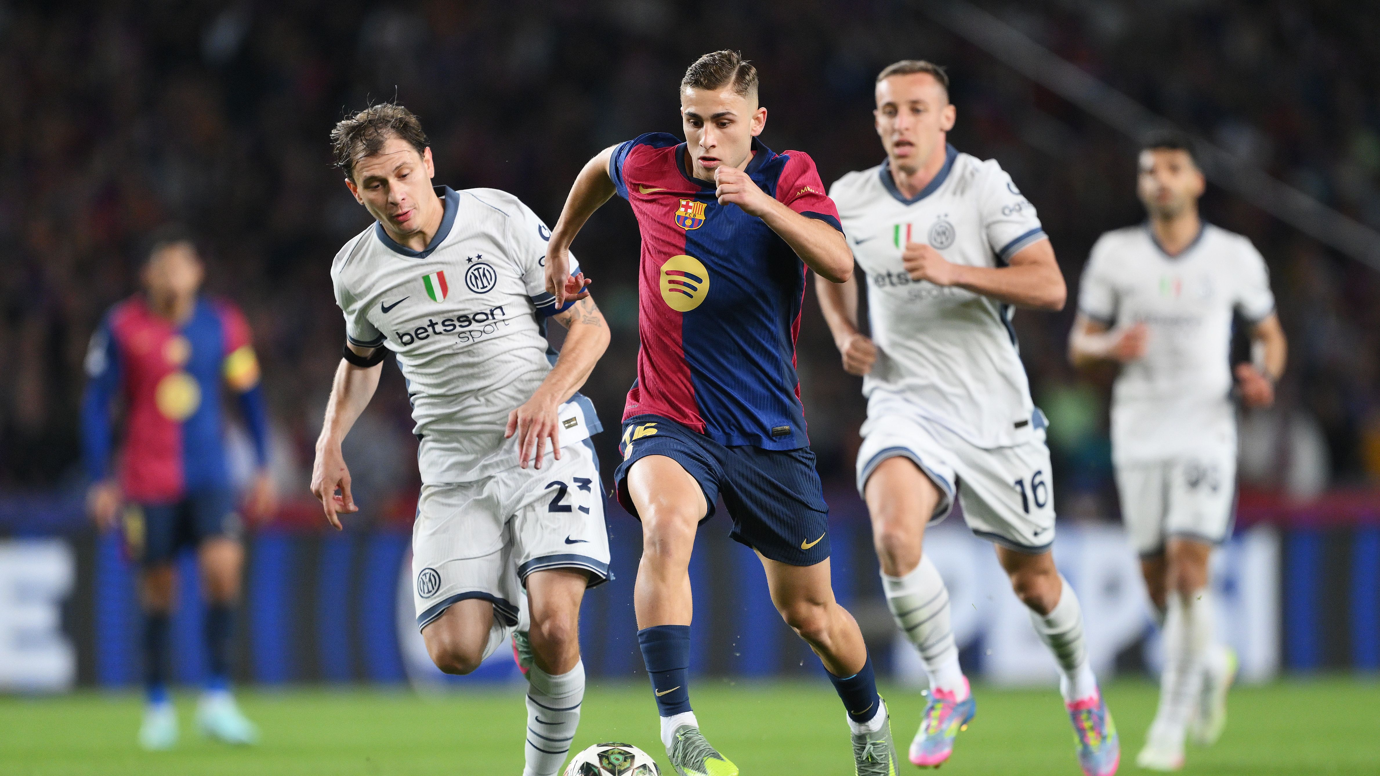 FC Barcelona v FC Internazionale Milano - UEFA Champions League 2024/25 Semi Final First Leg