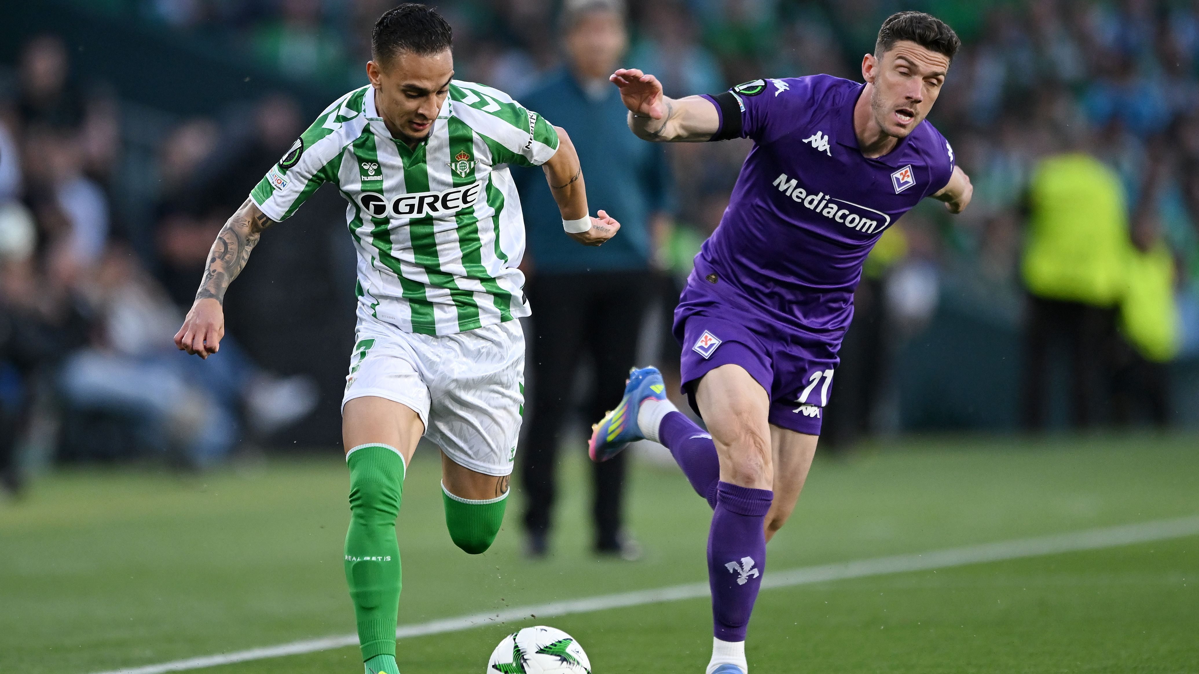 Real Betis Balompie v ACF Fiorentina - UEFA Conference League 2024/25 Semi Final First Leg