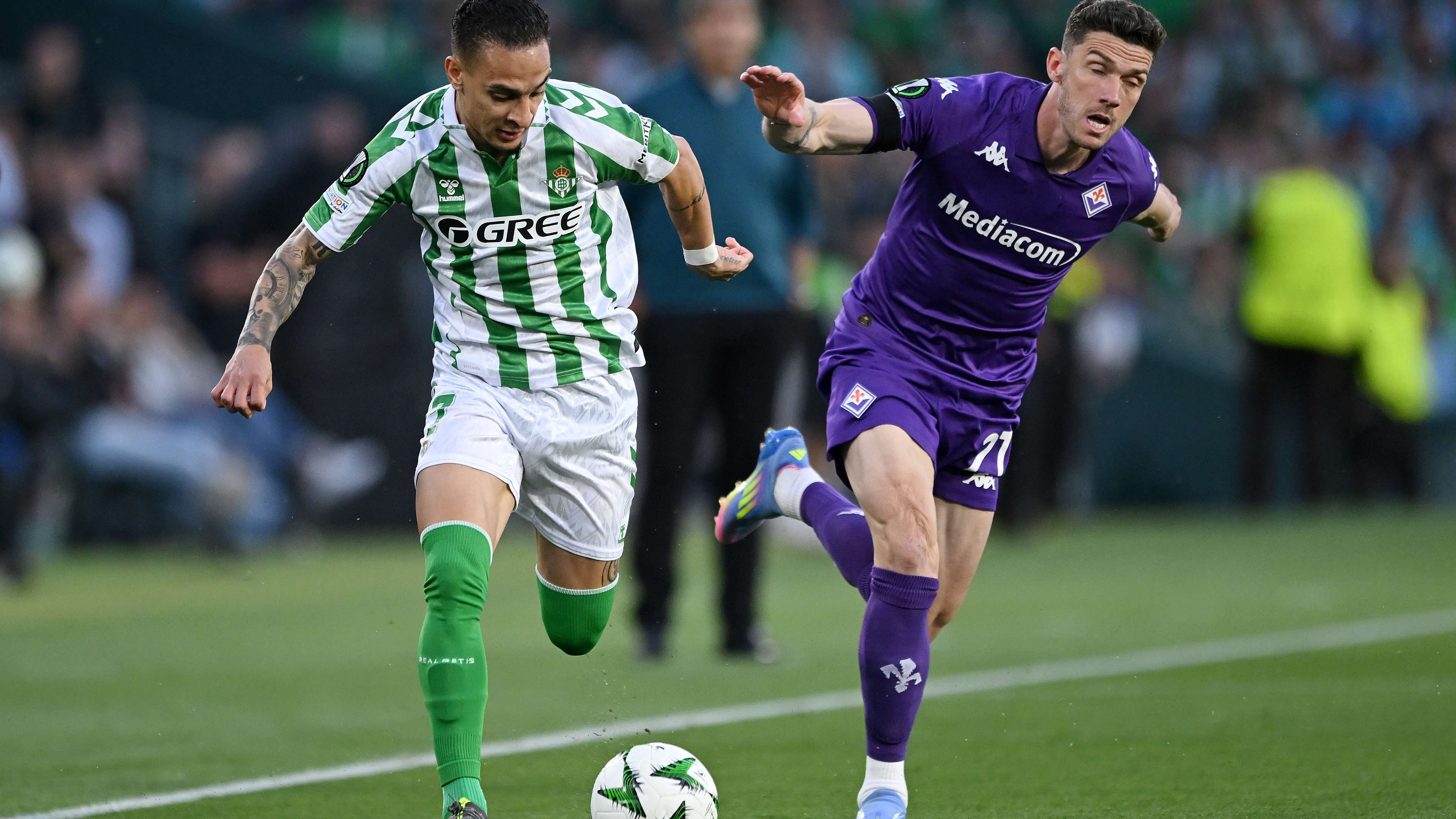 Real Betis Balompie v ACF Fiorentina - UEFA Conference League 2024/25 Semi Final First Leg