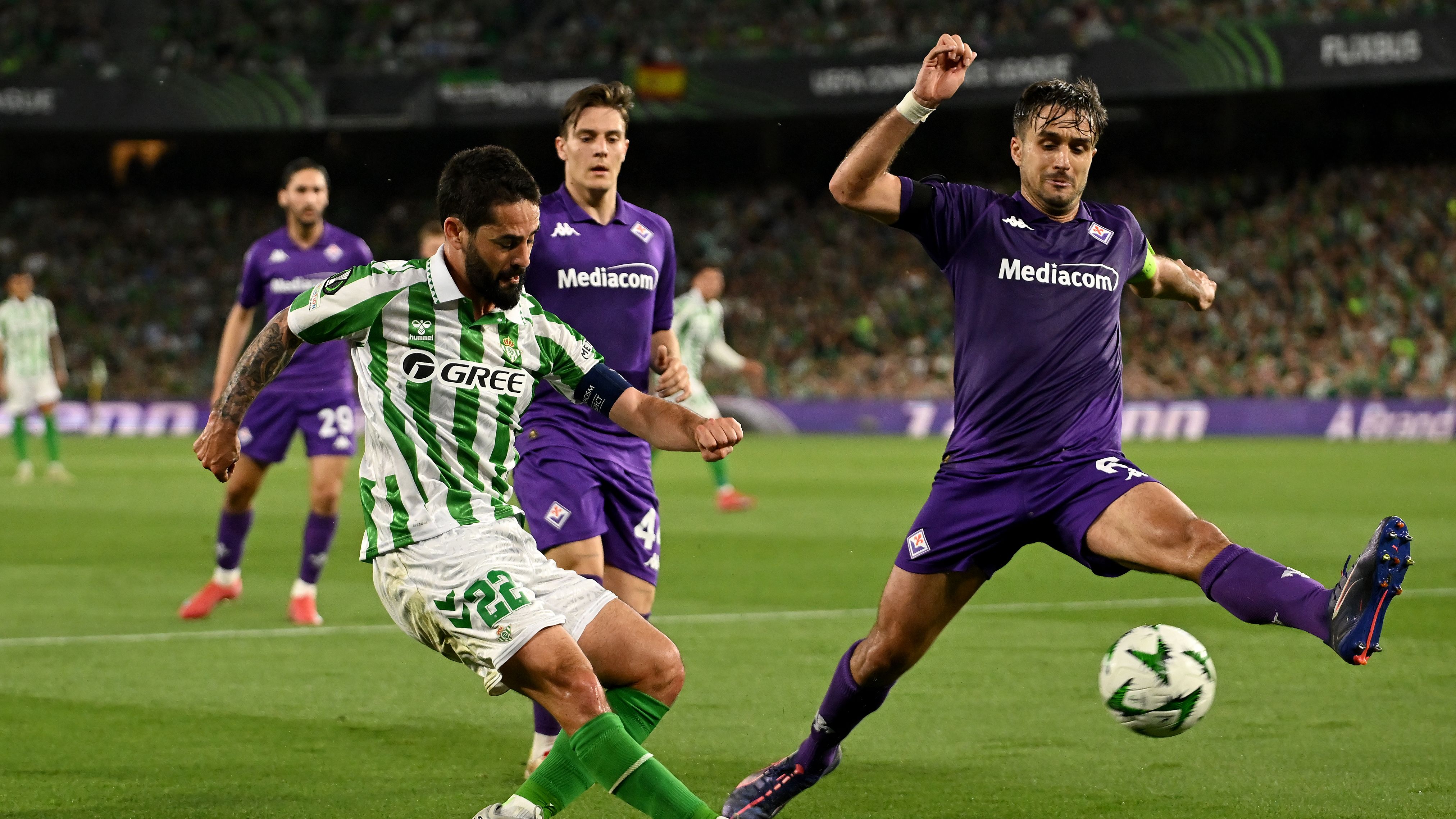 Real Betis Balompie v ACF Fiorentina - UEFA Conference League 2024/25 Semi Final First Leg