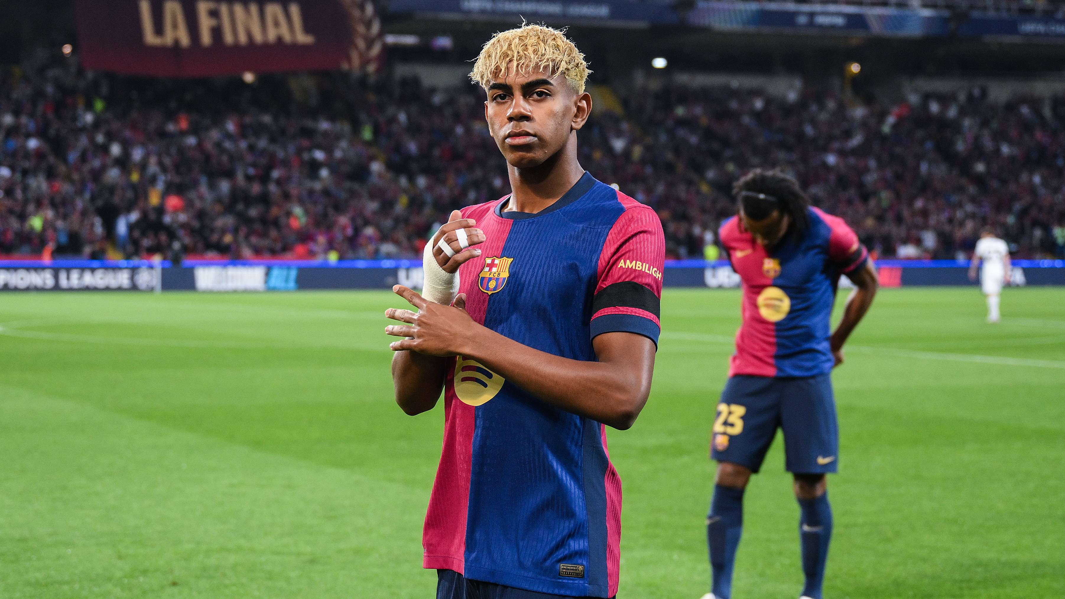 FC Barcelona v FC Internazionale Milano - UEFA Champions League 2024/25 Semi Final First Leg