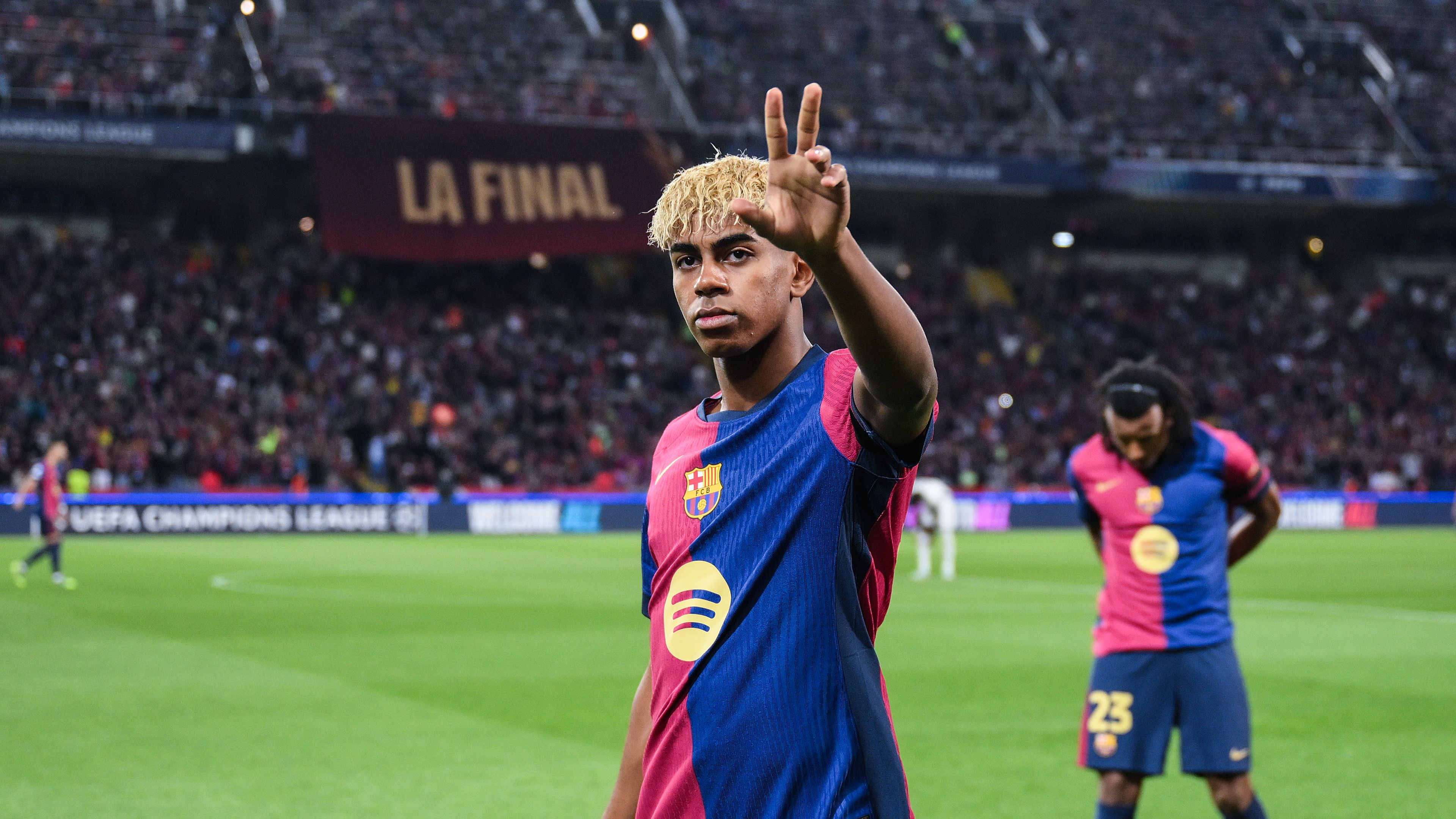 FC Barcelona v FC Internazionale Milano - UEFA Champions League 2024/25 Semi Final First Leg