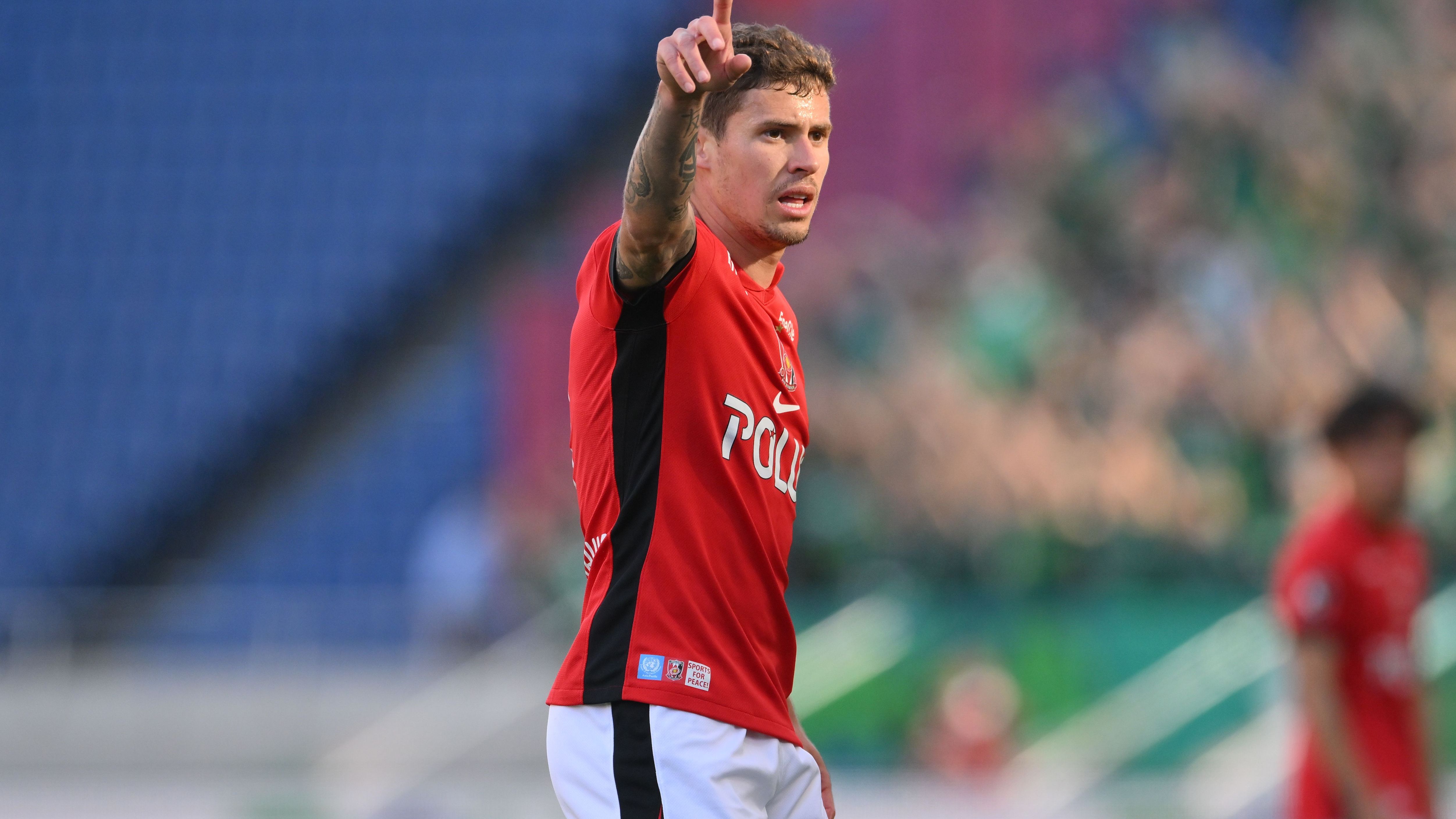 Urawa Red Diamonds v Tokyo Verdy - J.LEAGUE MEIJI YASUDA J1