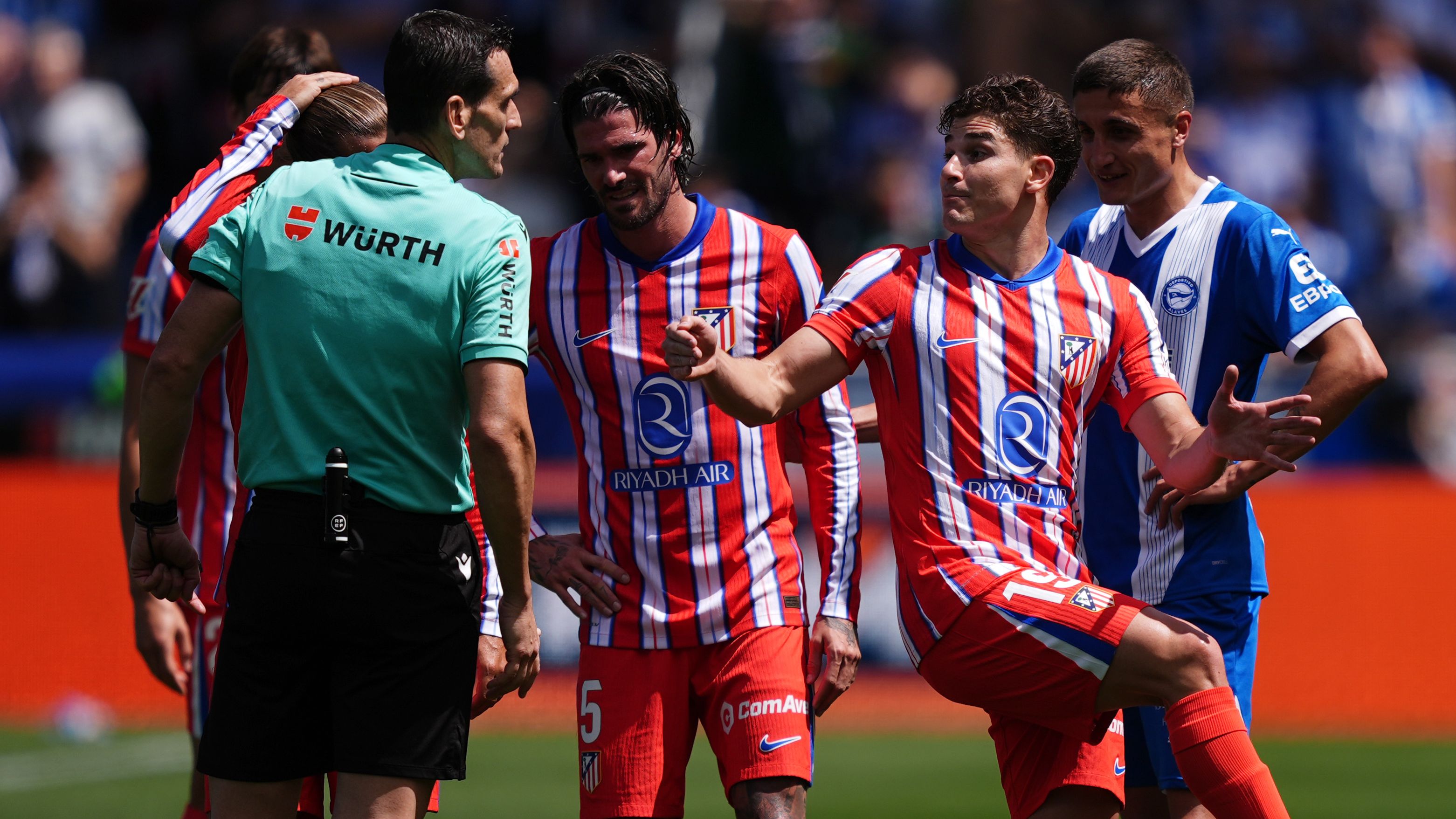 Deportivo Alaves v Atletico de Madrid - La Liga EA Sports