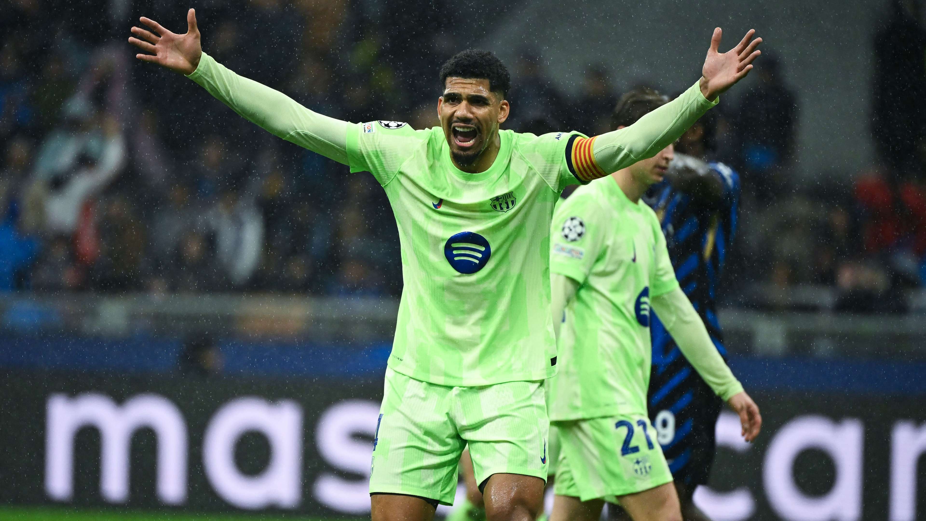 Ronald Araujo confirms he wants Barcelona stay amid claims club tempted to cash-in on expiring €60m release clause | Goal.com US