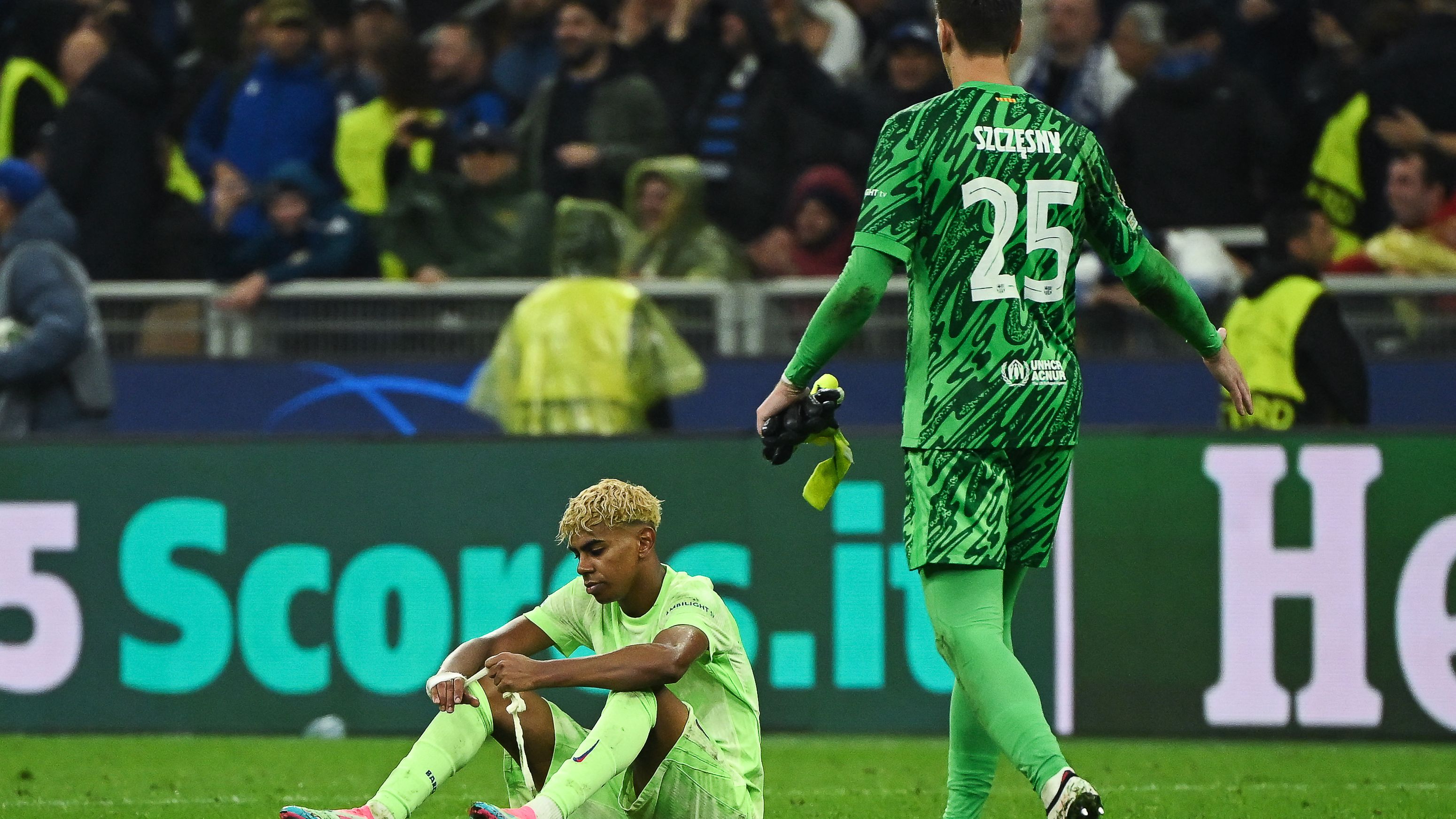 TOPSHOT-FBL-EUR-C1-INTER MILAN-BARCELONA