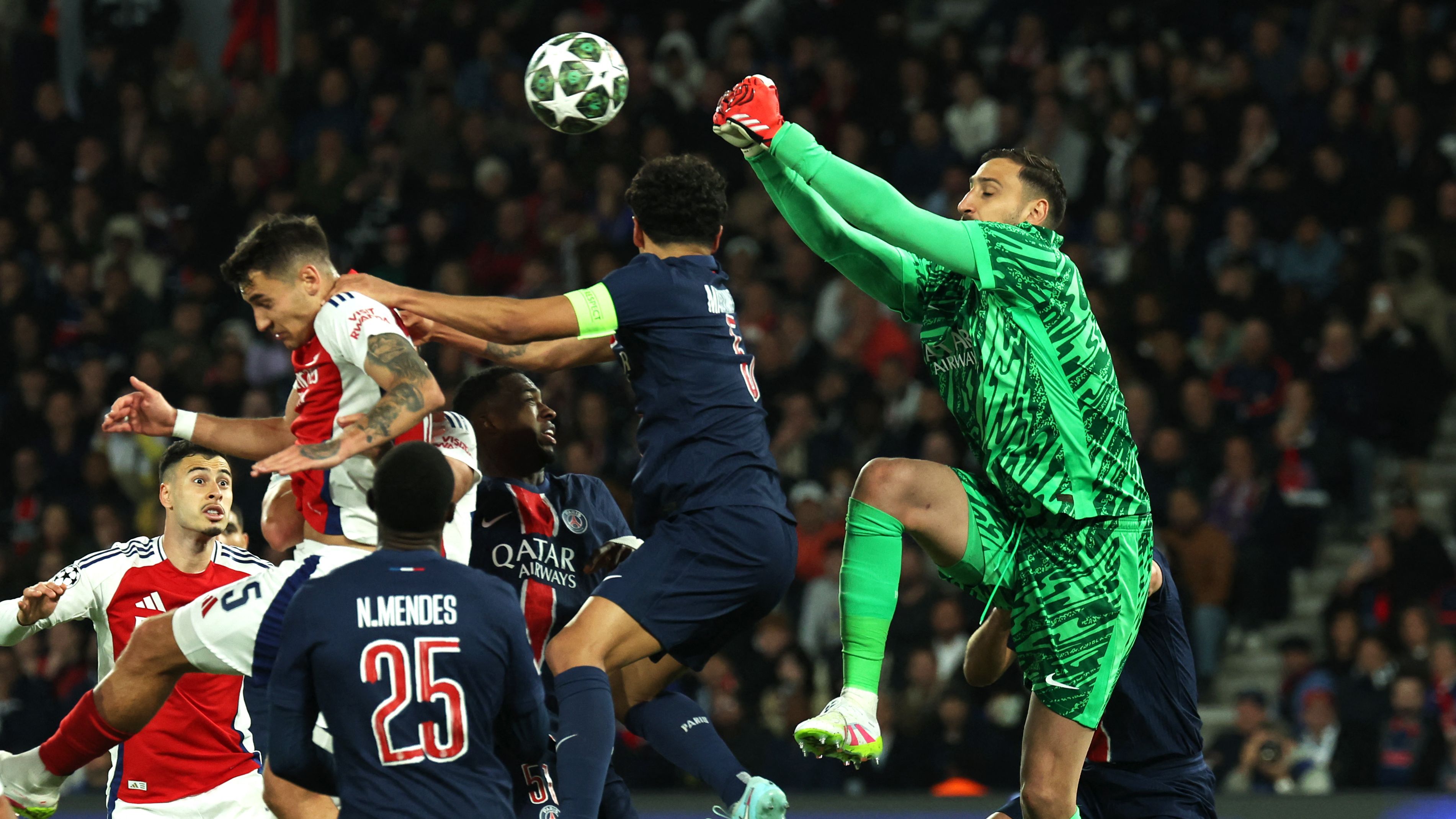 TOPSHOT-FBL-EUR-C1-PSG-ARSENAL