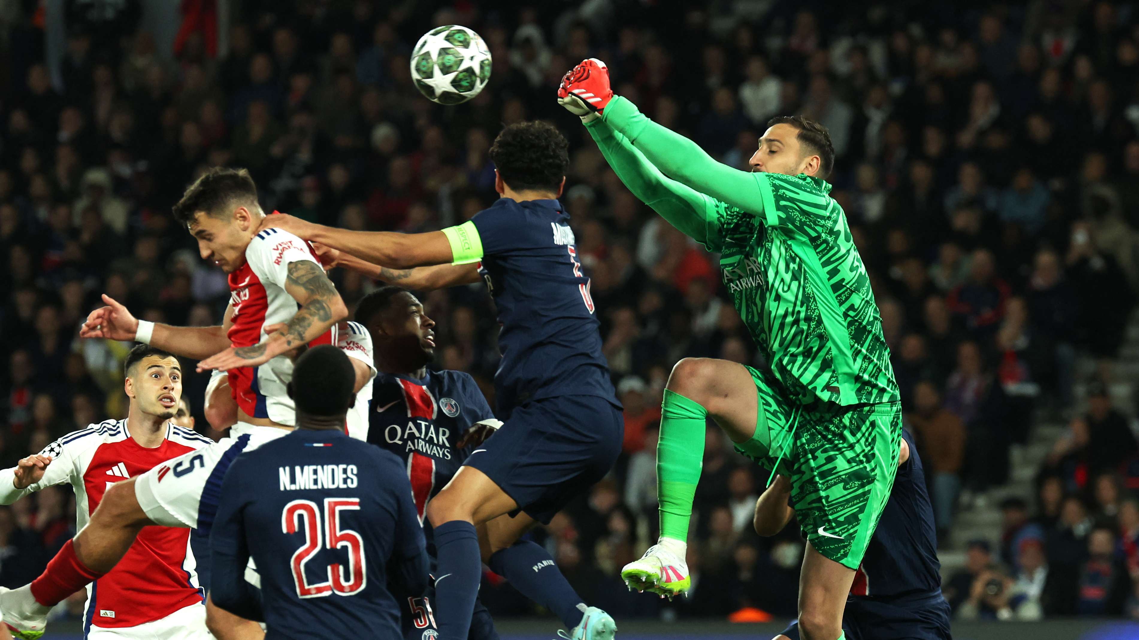 TOPSHOT-FBL-EUR-C1-PSG-ARSENAL