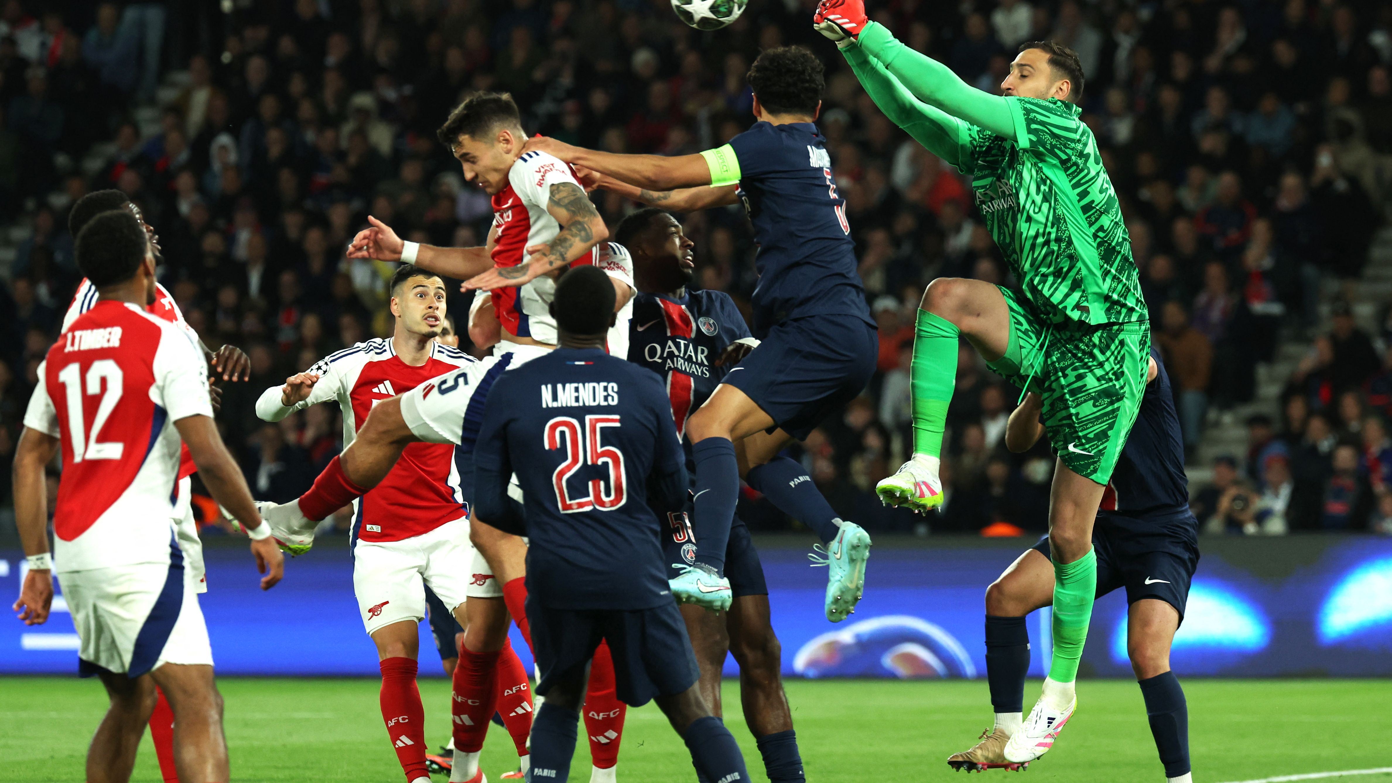 TOPSHOT-FBL-EUR-C1-PSG-ARSENAL