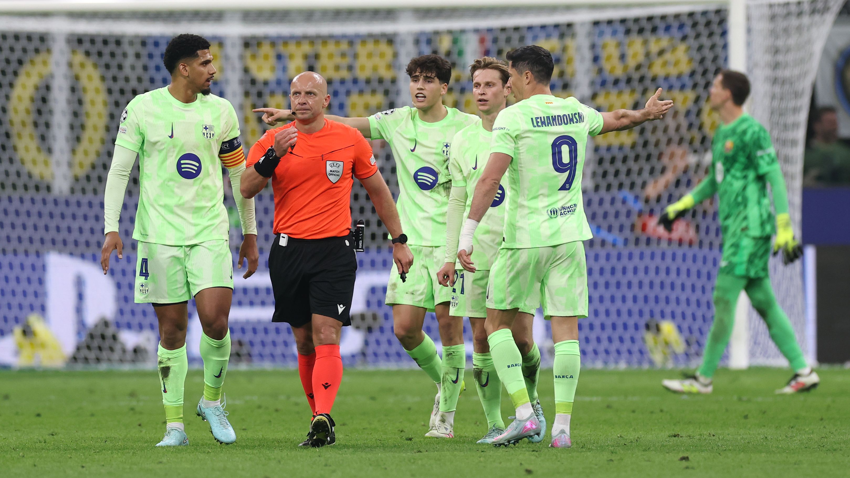 FC Internazionale Milano v FC Barcelona - UEFA Champions League 2024/25 Semi Final Second Leg