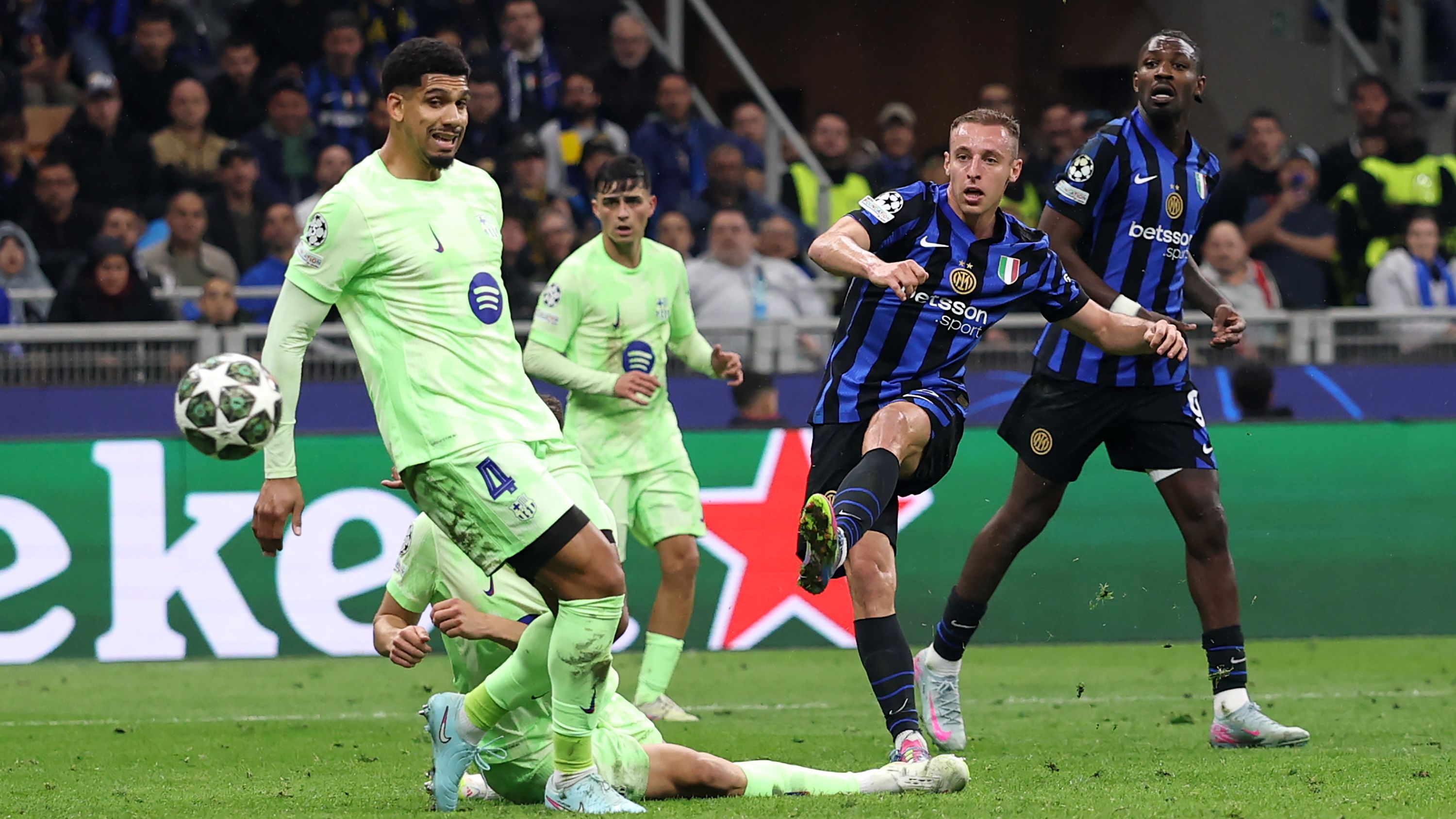 FC Internazionale Milano v FC Barcelona - UEFA Champions League 2024/25 Semi Final Second Leg