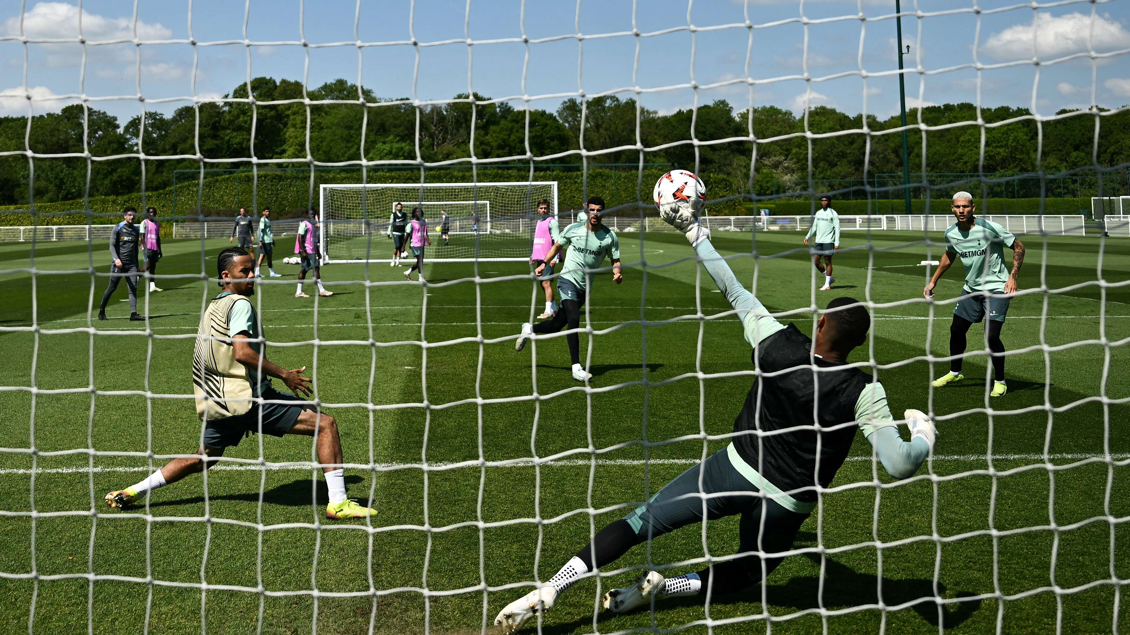 FBL-EUR-C3-TOTTENHAM-TRAINING