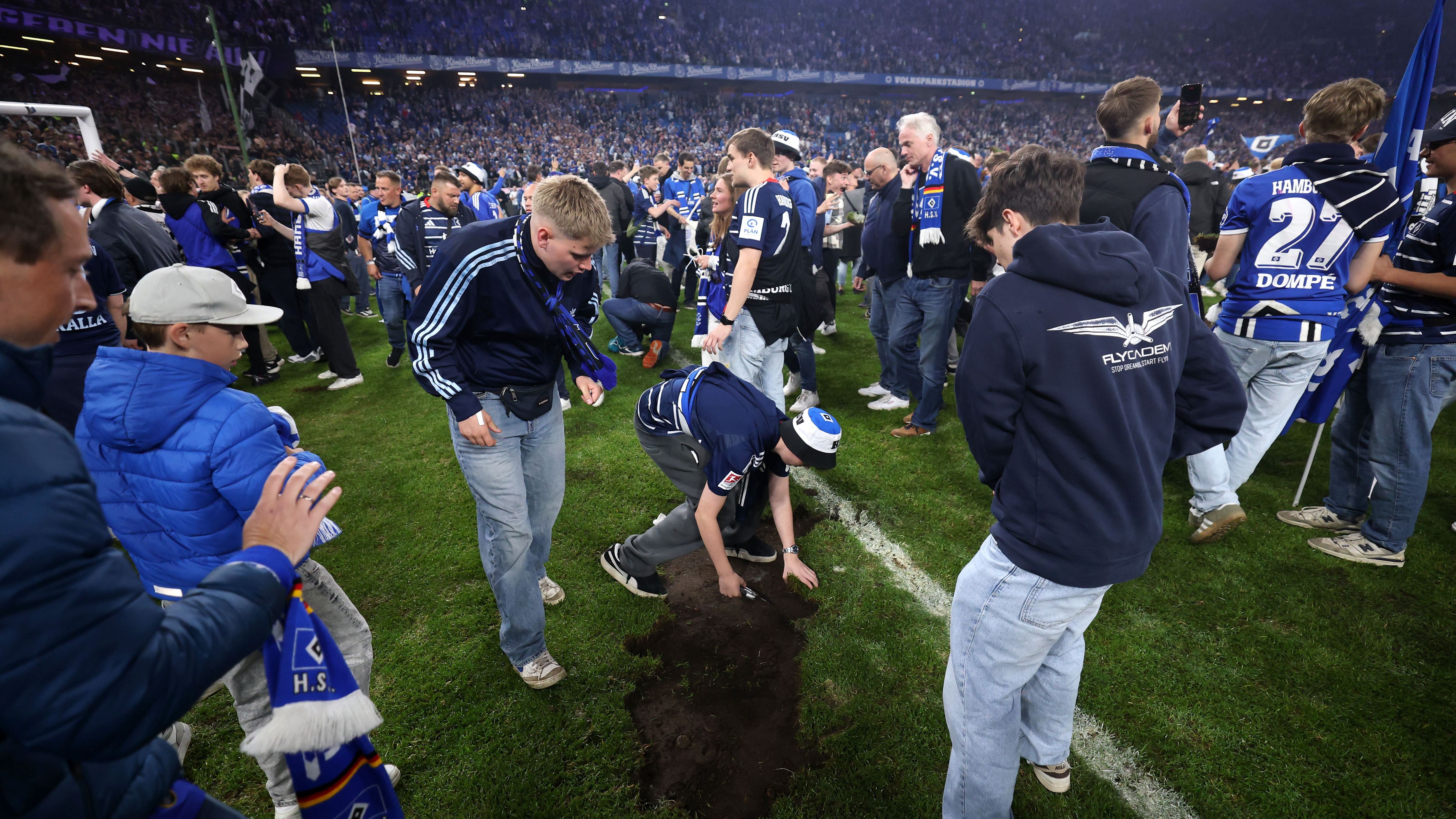 Terrible scenes at Hamburg as at least 25 people rushed to hospital after pitch invasion for HSV's Bundesliga promotion party causes serious injuries | Goal.com UK