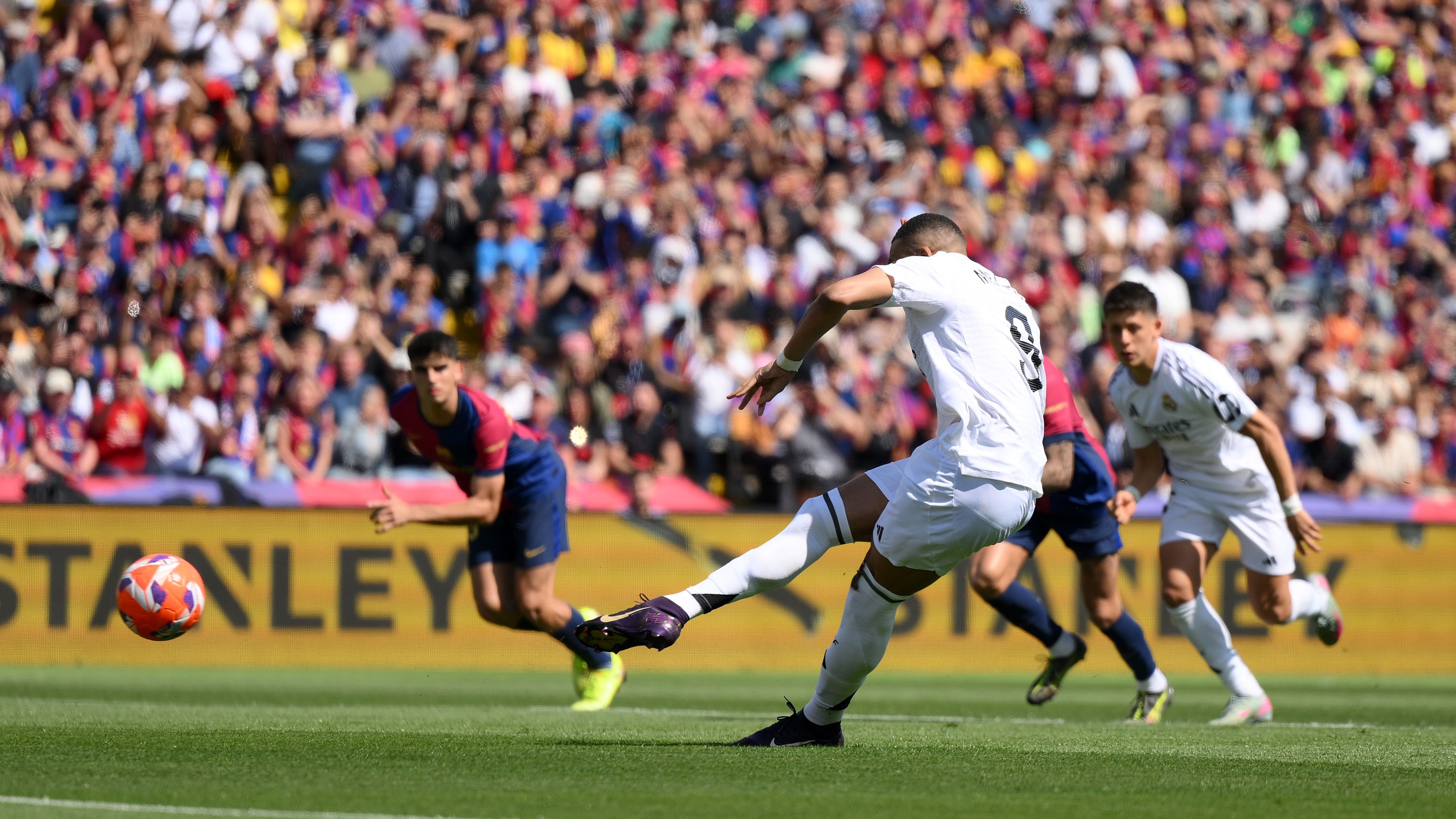 FC Barcelona v Real Madrid CF - La Liga EA Sports