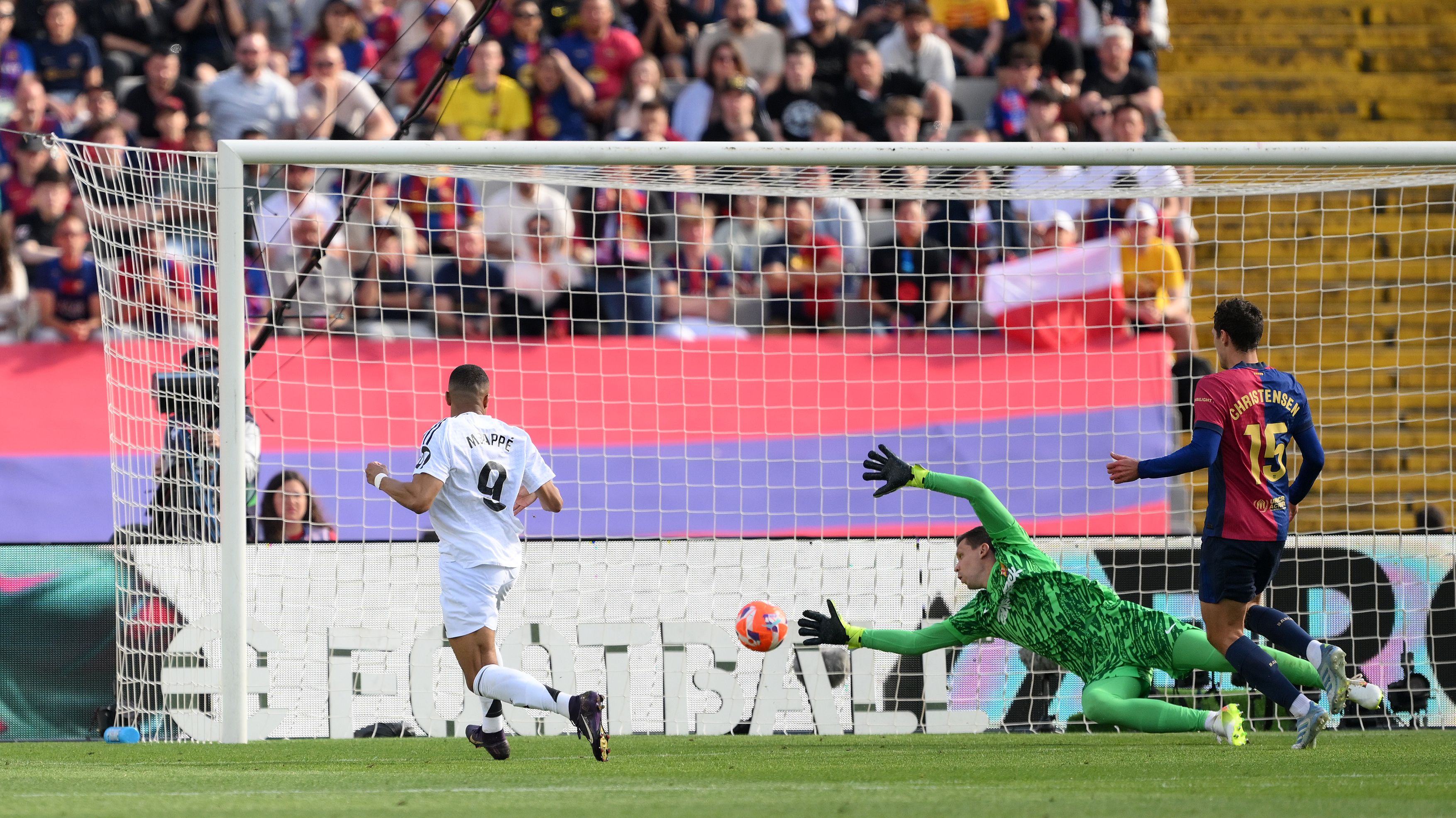 FC Barcelona v Real Madrid CF - La Liga EA Sports