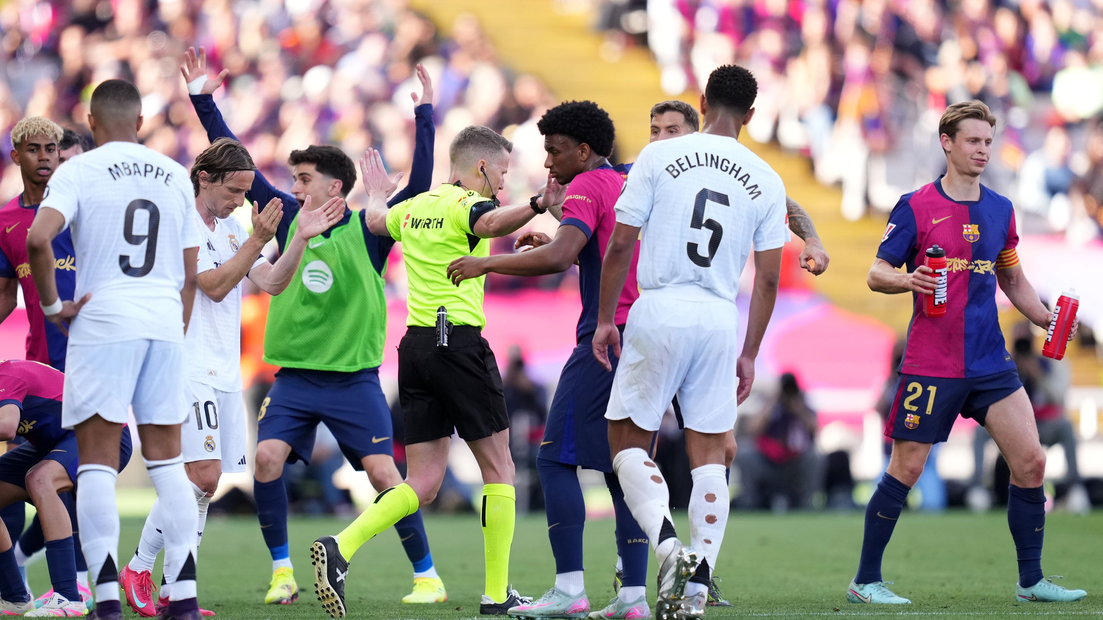 FC Barcelona v Real Madrid CF - La Liga EA Sports