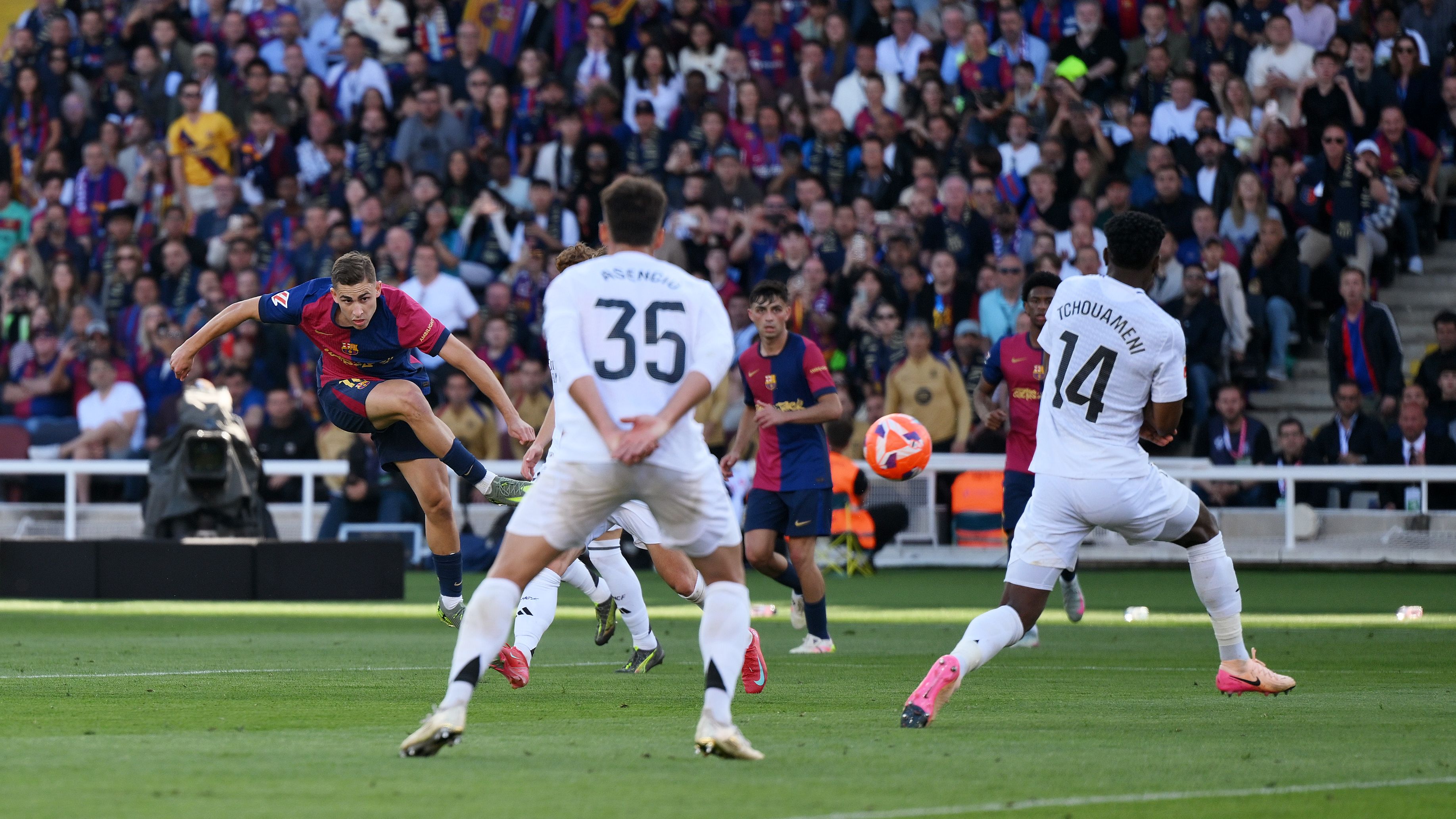 FC Barcelona v Real Madrid CF - La Liga EA Sports