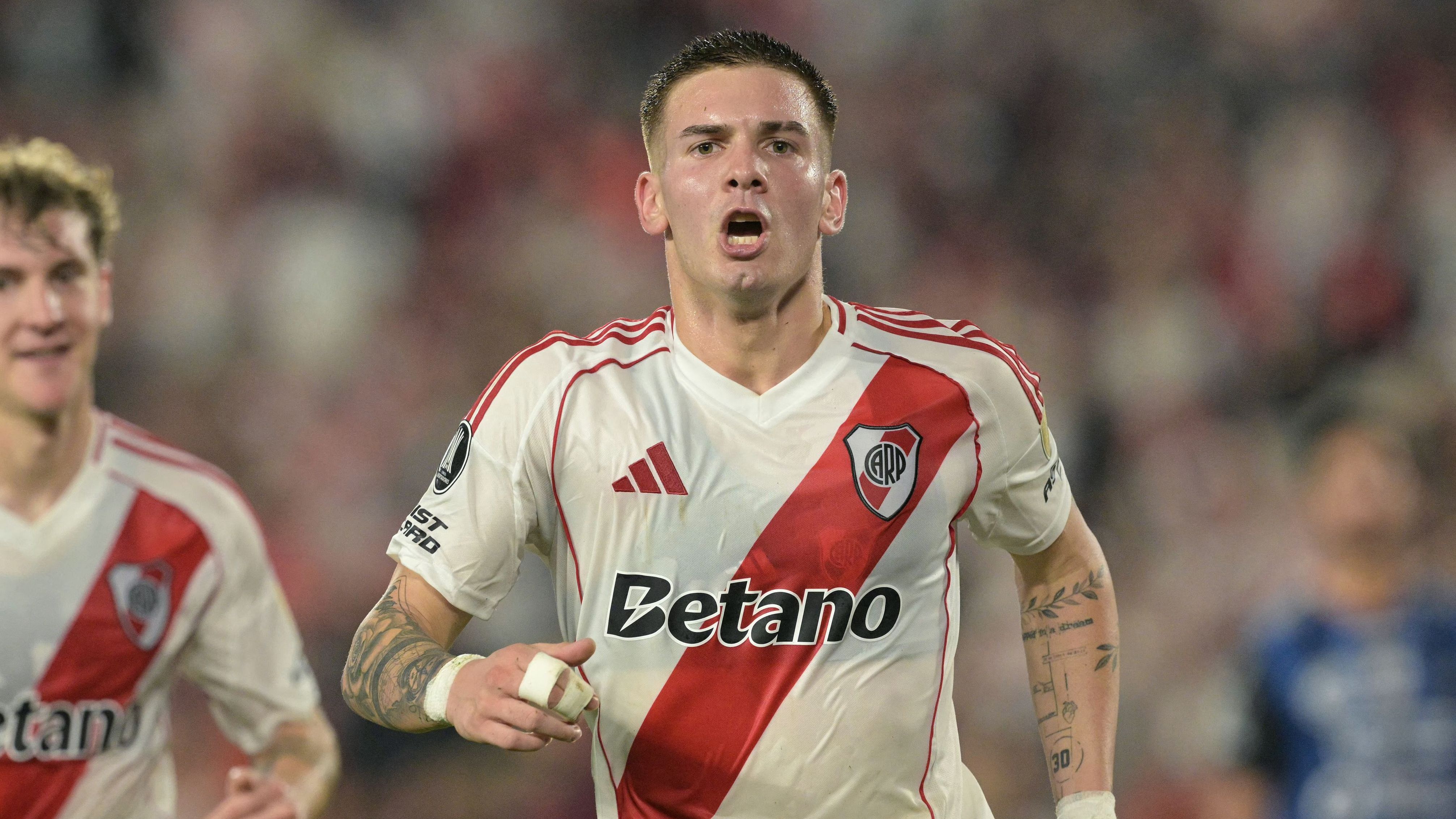 FBL-LIBERTADORES-RIVER-DELVALLE