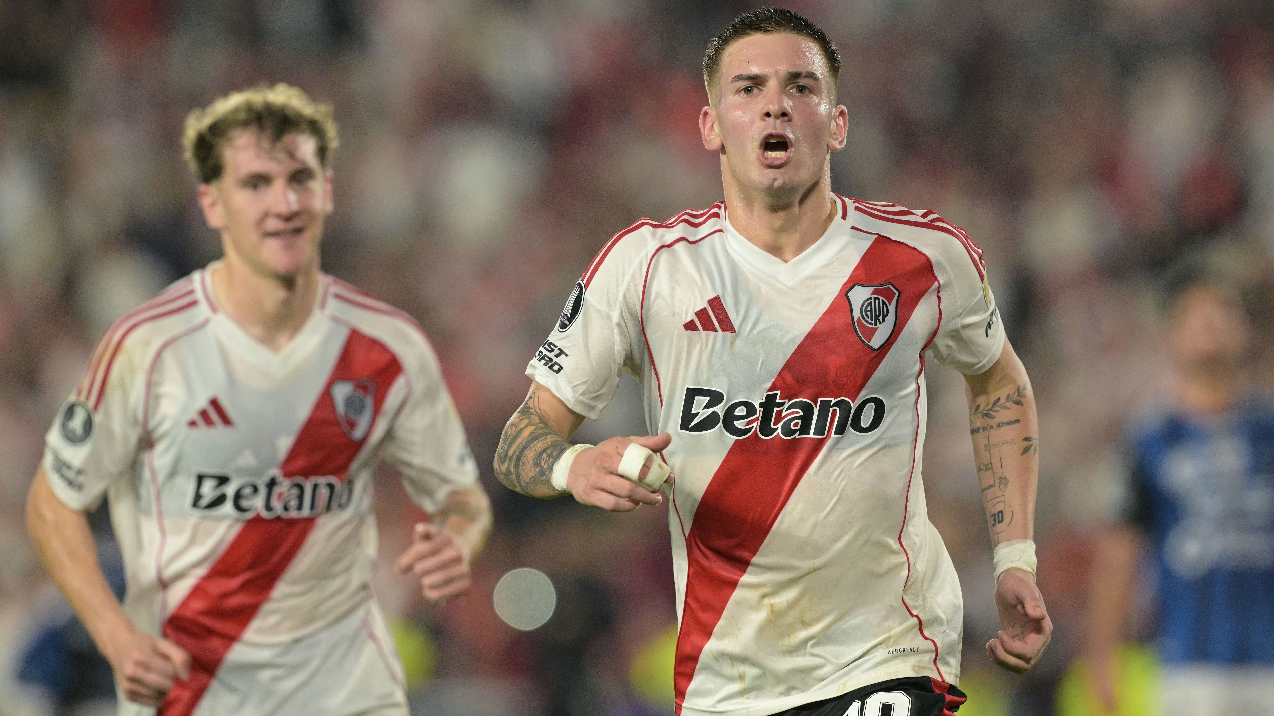 FBL-LIBERTADORES-RIVER-DELVALLE