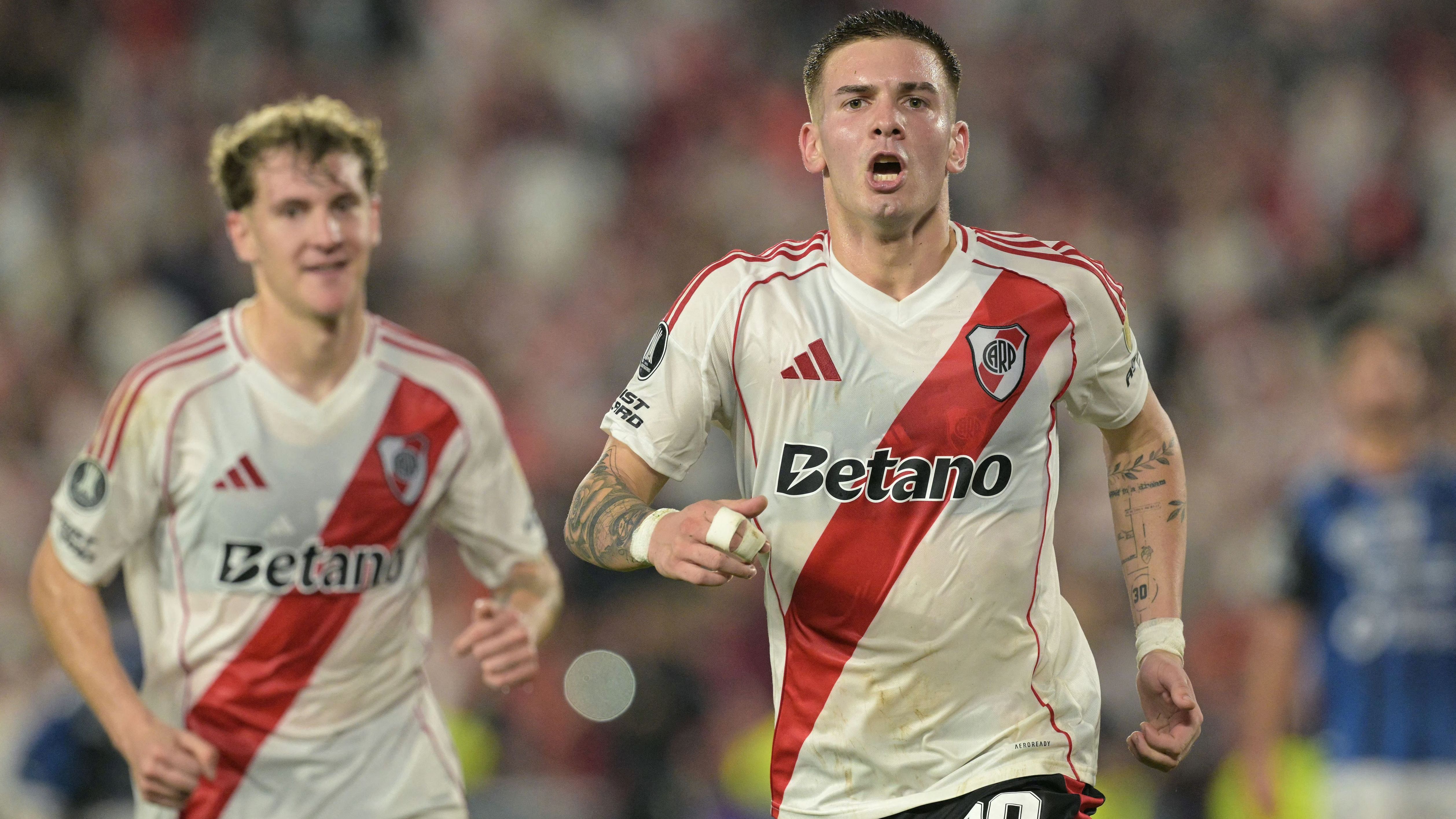 FBL-LIBERTADORES-RIVER-DELVALLE