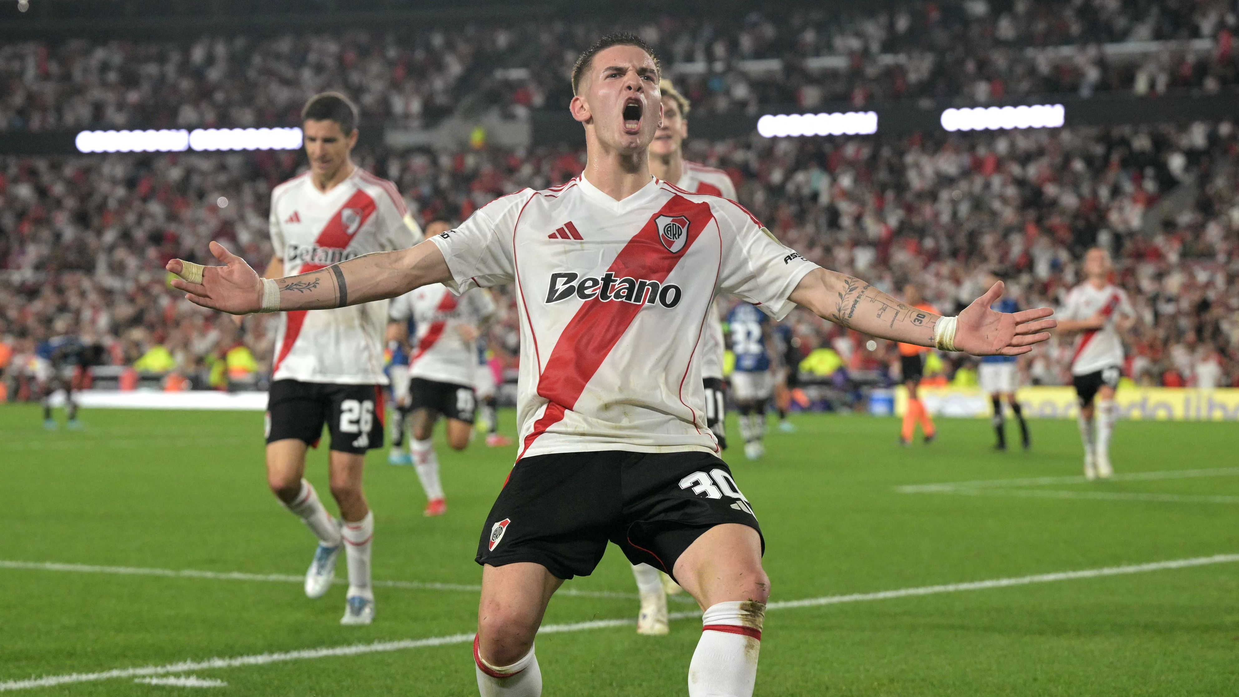 TOPSHOT-FBL-LIBERTADORES-RIVER-DELVALLE