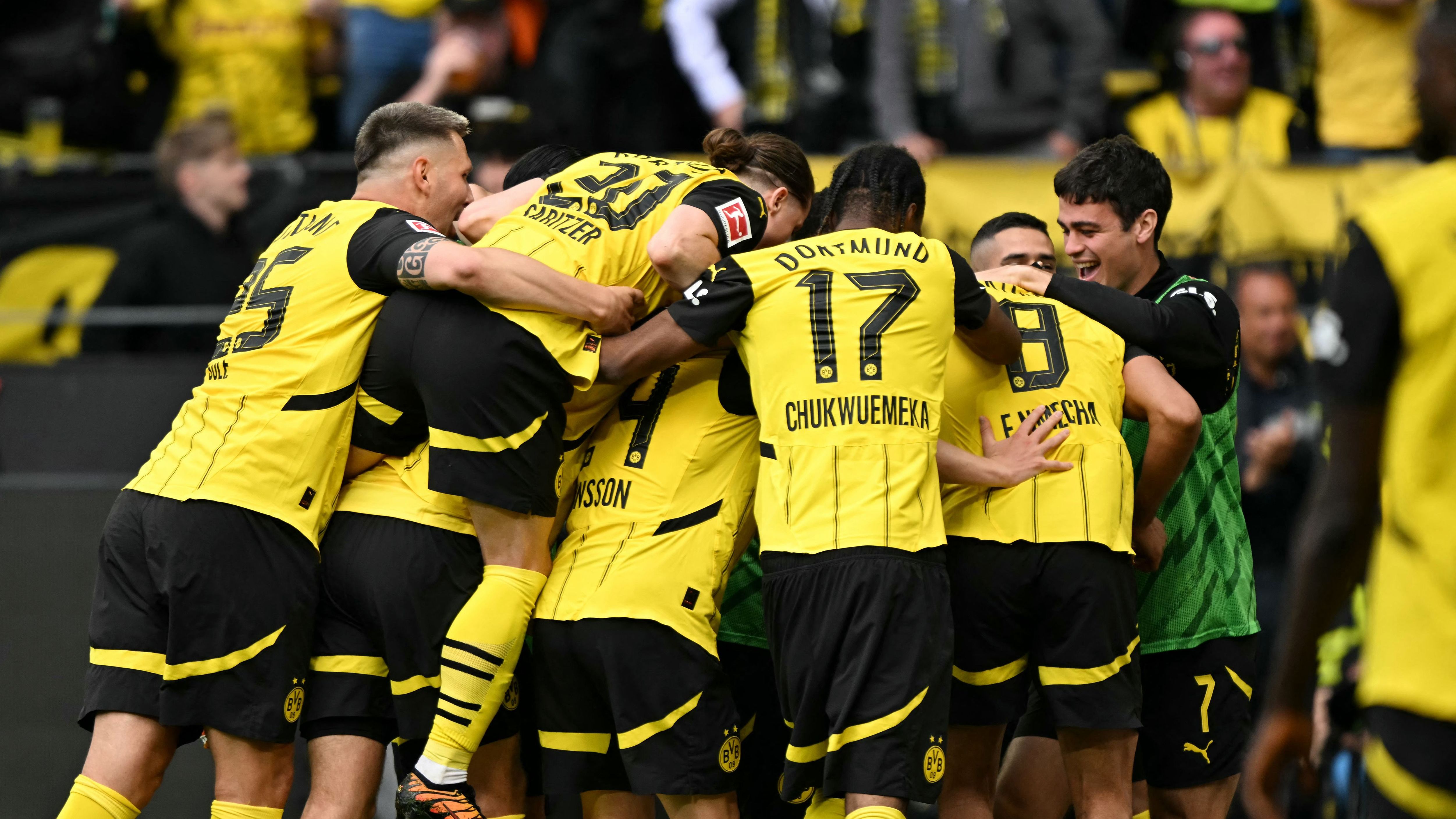 TOPSHOT-FBL-GER-BUNDESLIGA-DORTMUND-KIEL