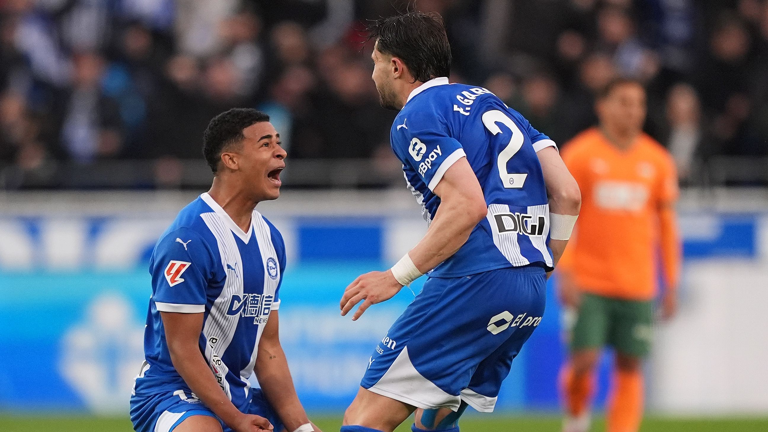 Deportivo Alaves v Valencia CF - La Liga EA Sports