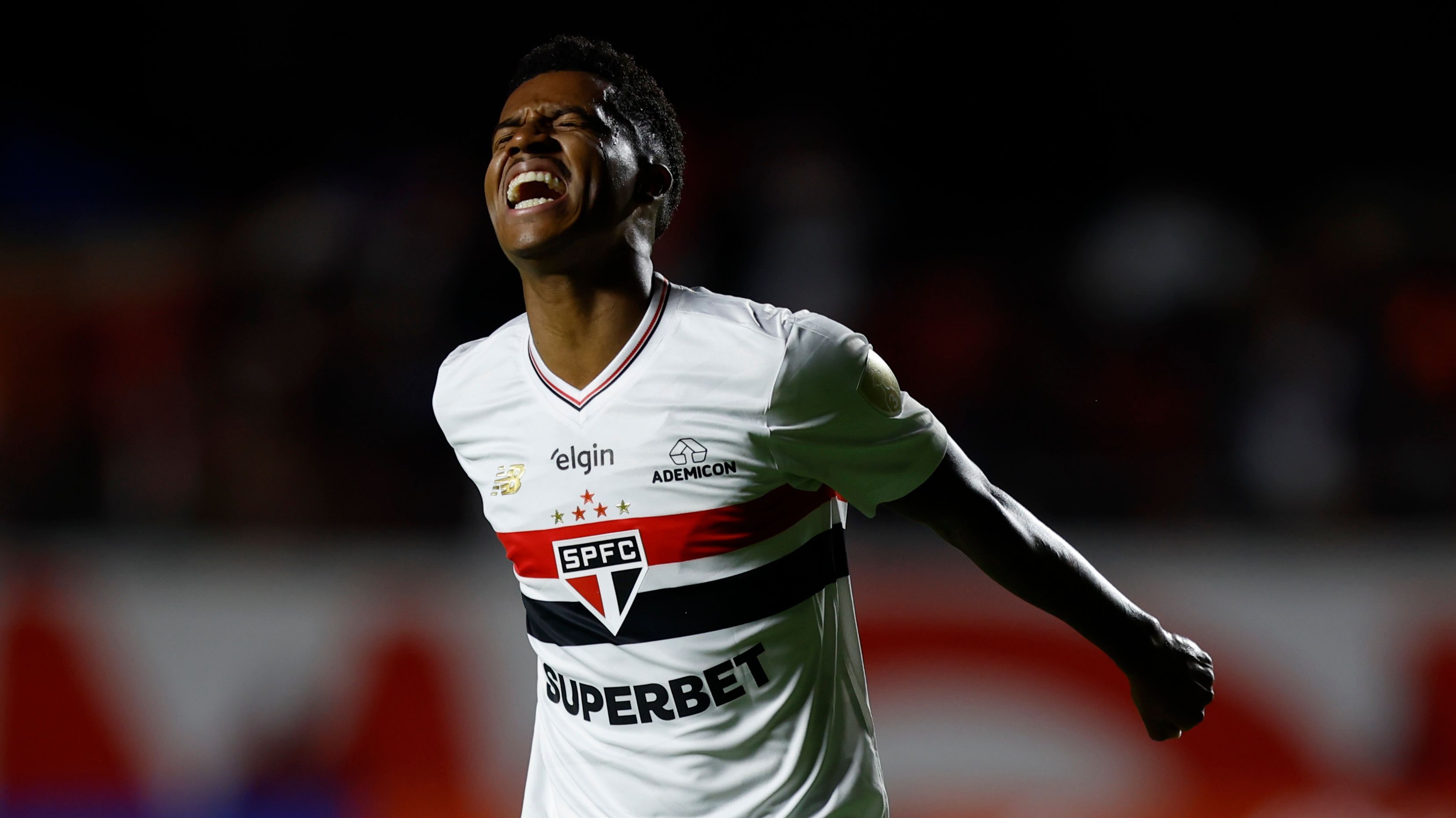 Sao Paulo v Libertad - Copa CONMEBOL Libertadores 2025