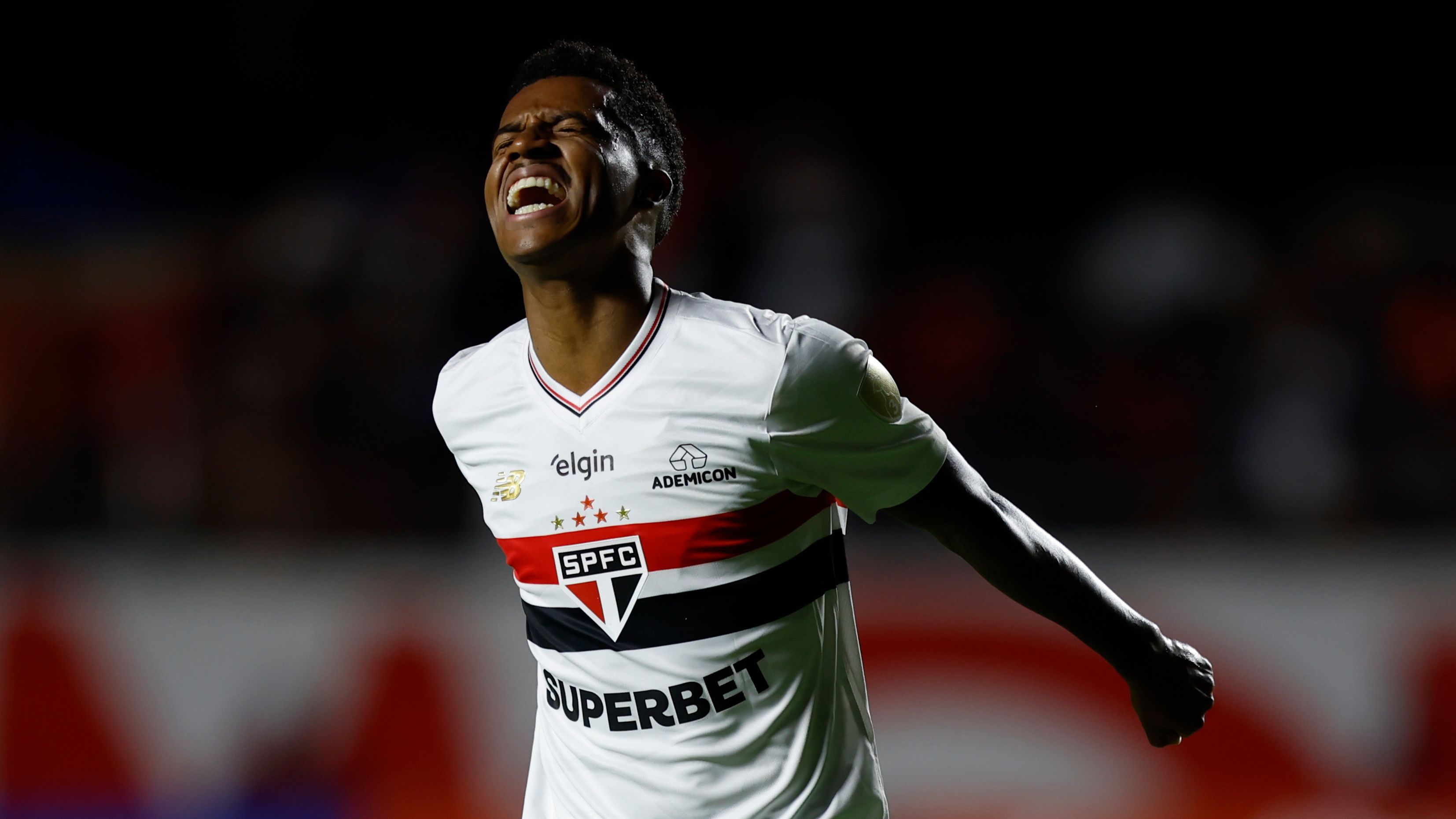 Sao Paulo v Libertad - Copa CONMEBOL Libertadores 2025