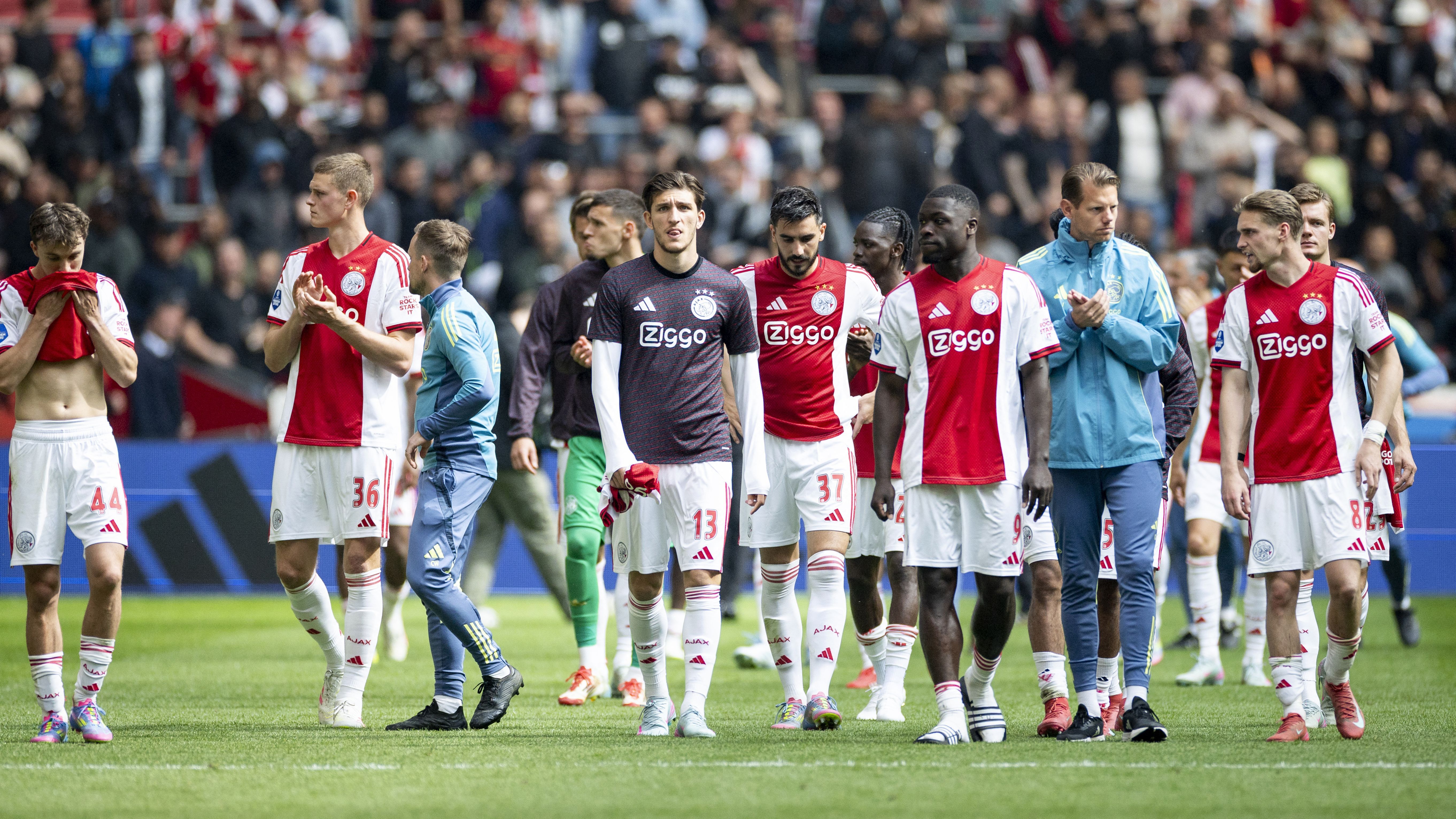 Ajax brutally tell seven players via WhatsApp they're no longer welcome at the club - with ex-Arsenal man Chuba Akpom among those axed | Goal.com UK