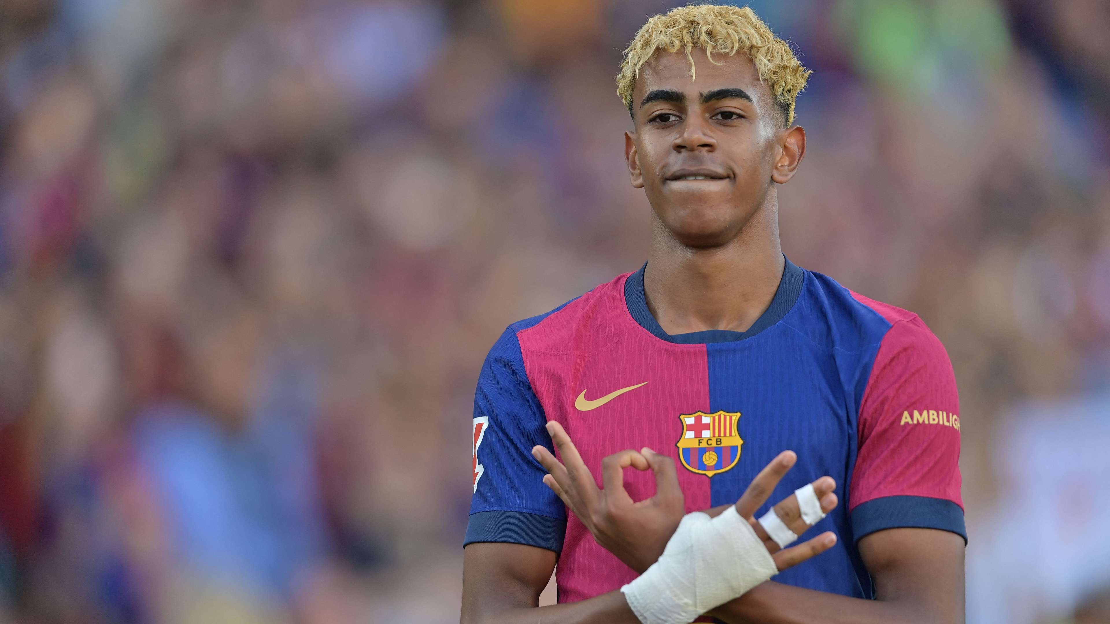 VIDEO: Pull up your shorts, Lamine! Hansi Flick hilariously almost gives Yamal a wedgie as he fixes Barcelona star's kit during training | Goal.com India