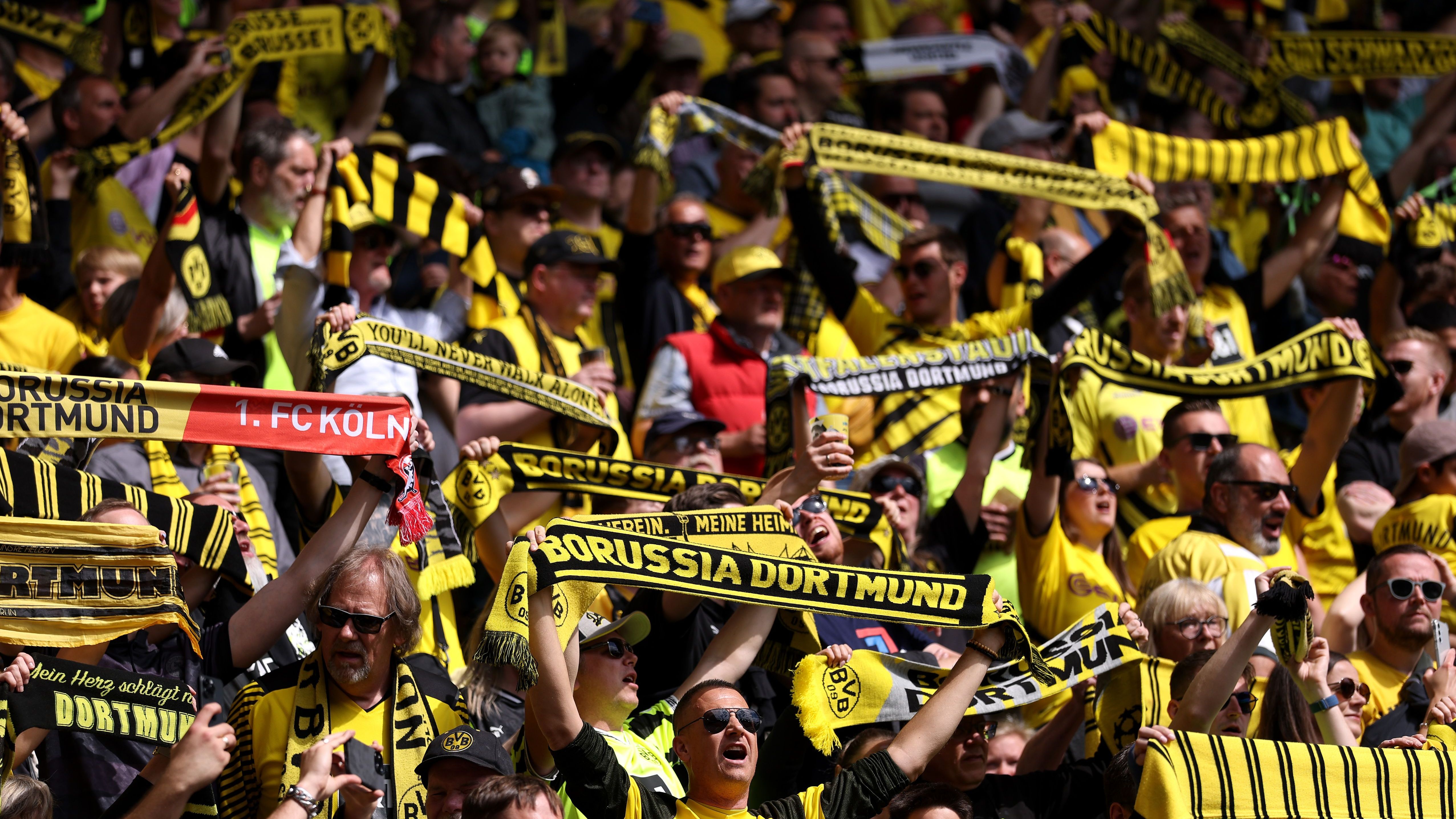 Borussia Dortmund v Holstein Kiel - Bundesliga