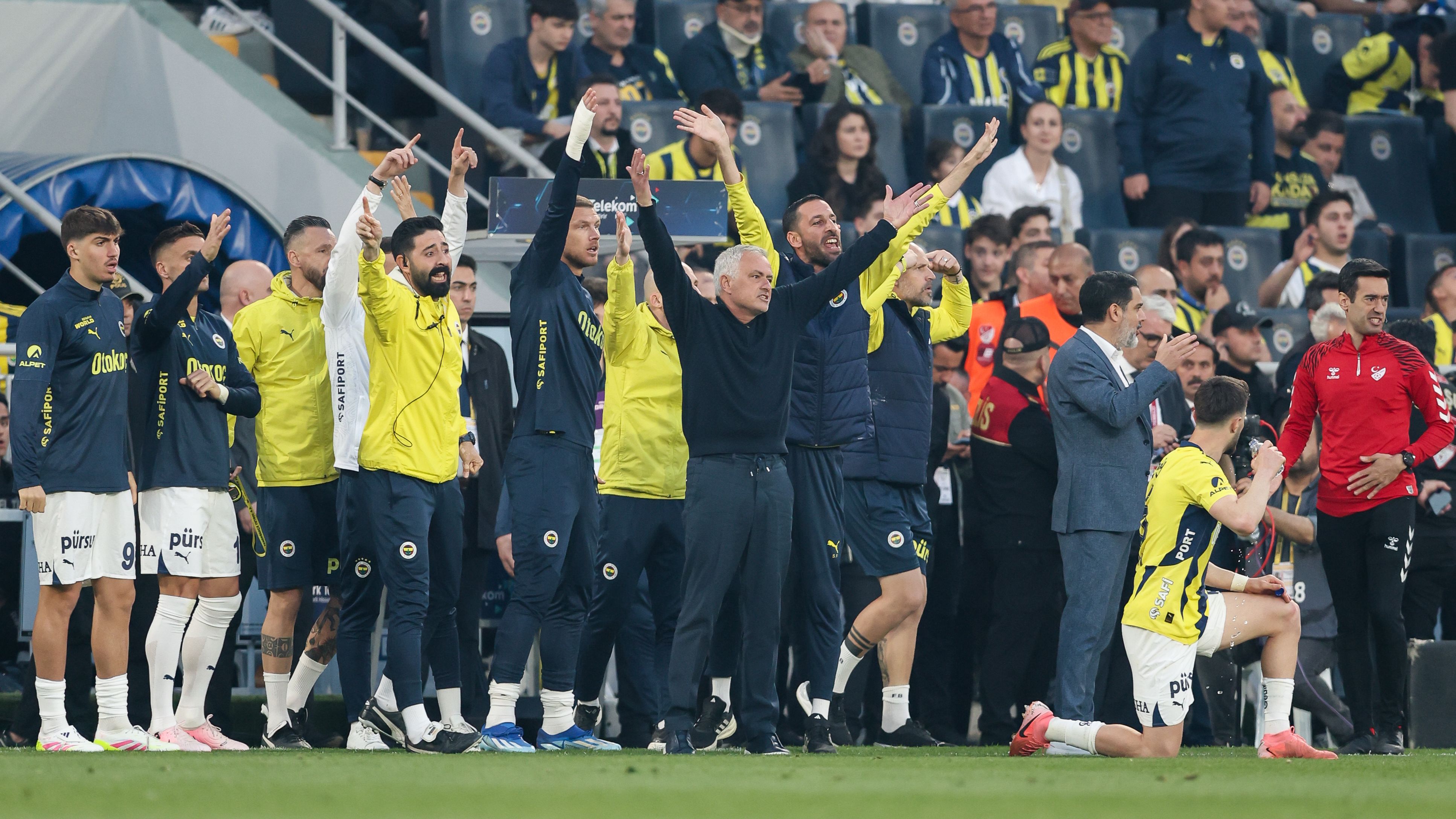 Fenerbahce v Besiktas - Turkish Super League