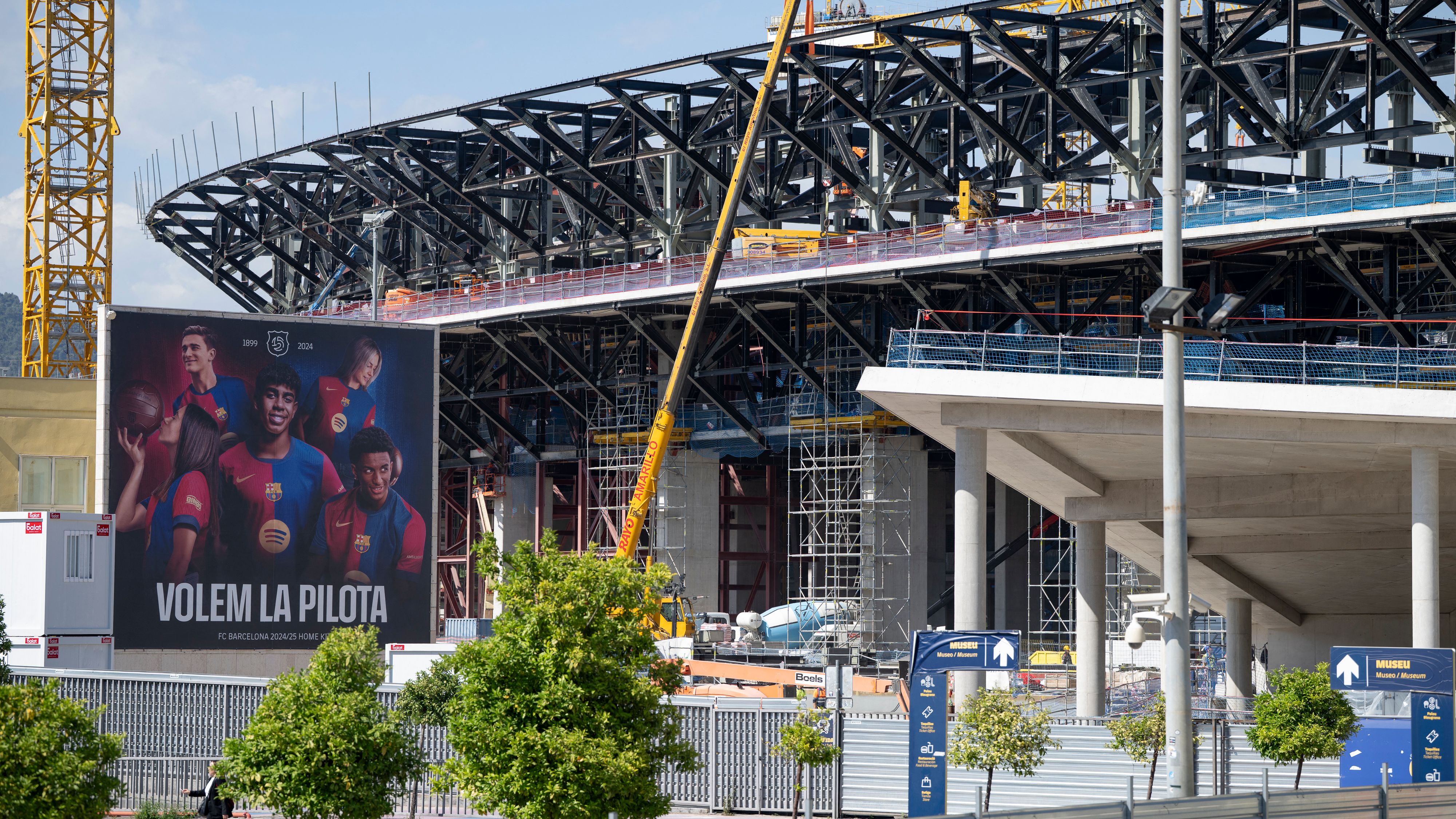 Disaster for Barcelona! Camp Nou reopening in serious jeopardy as La Liga champions await final word before match against Como | Goal.com UK