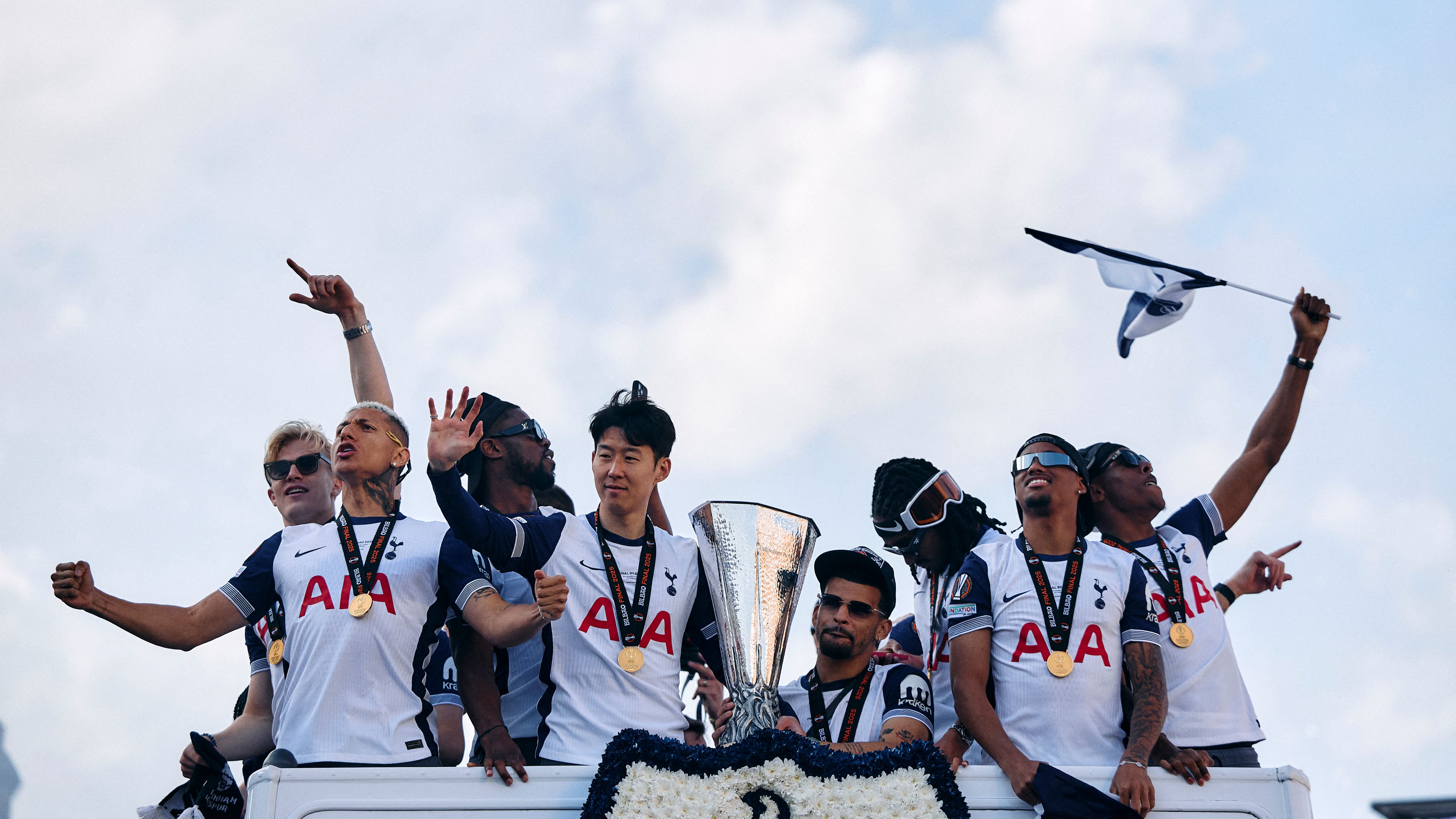 TOPSHOT-BRITAIN-FBL-EUR-ENG-C3-TOTTENHAM-PARADE