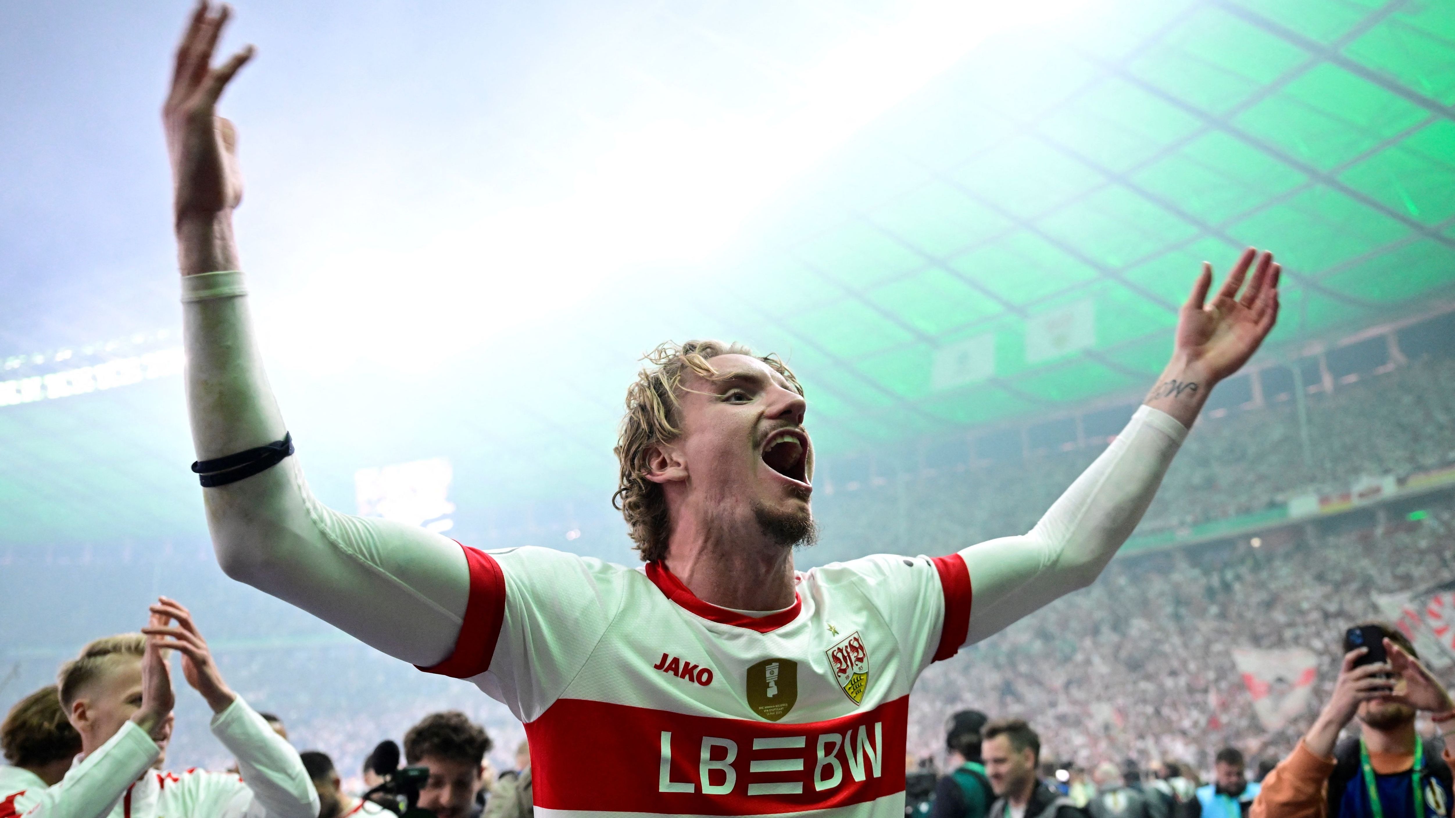 FBL-GER-CUP-BIELEFELD-STUTTGART