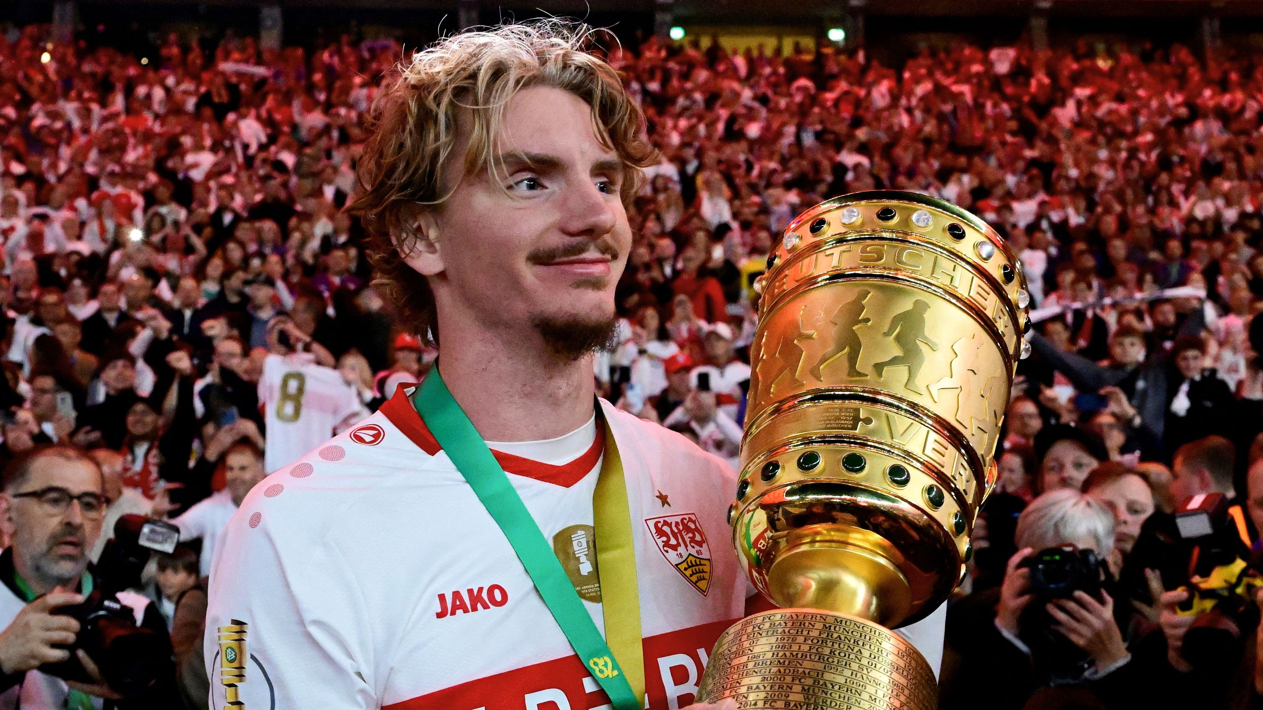 FBL-GER-CUP-BIELEFELD-STUTTGART