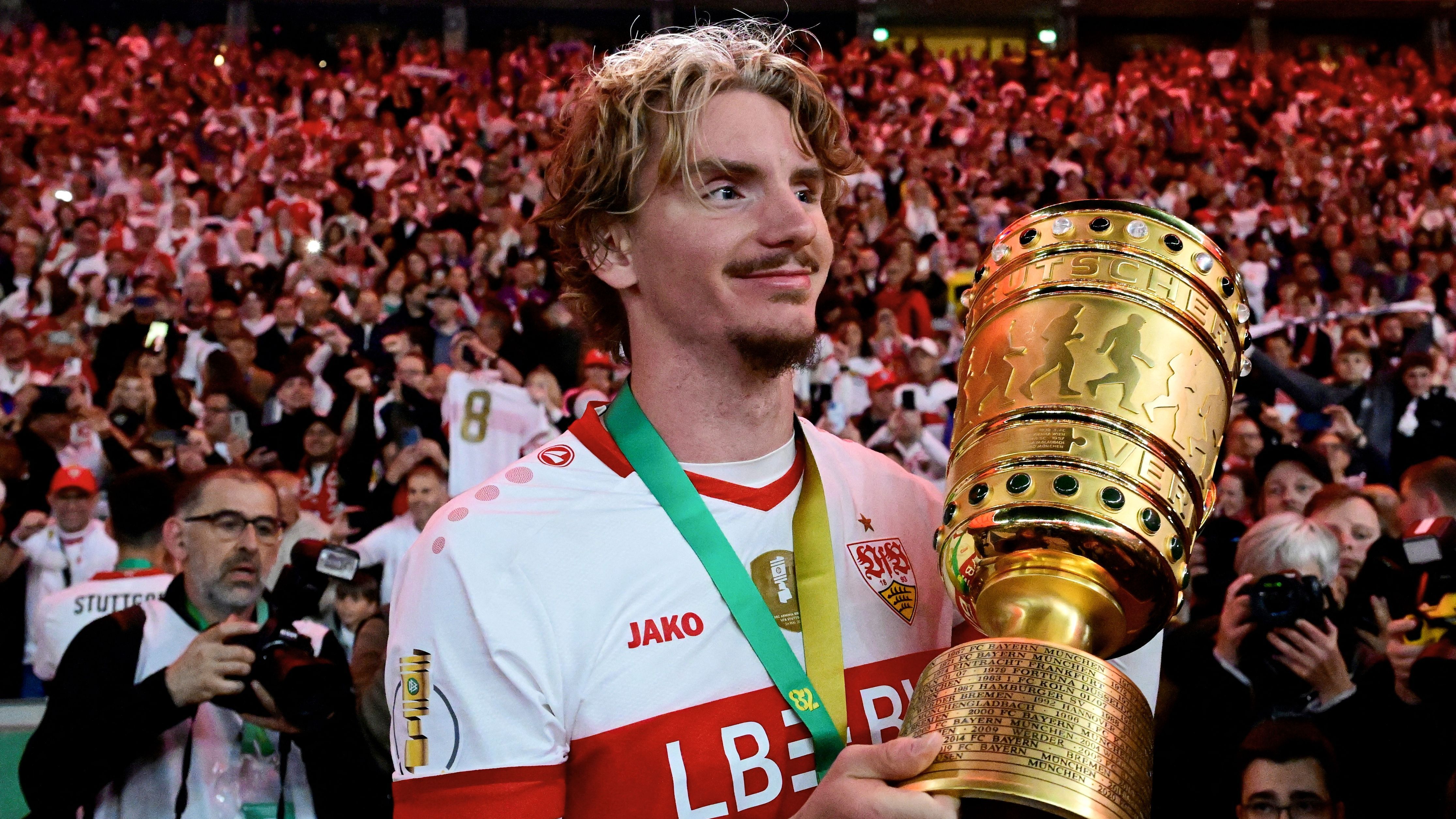 FBL-GER-CUP-BIELEFELD-STUTTGART