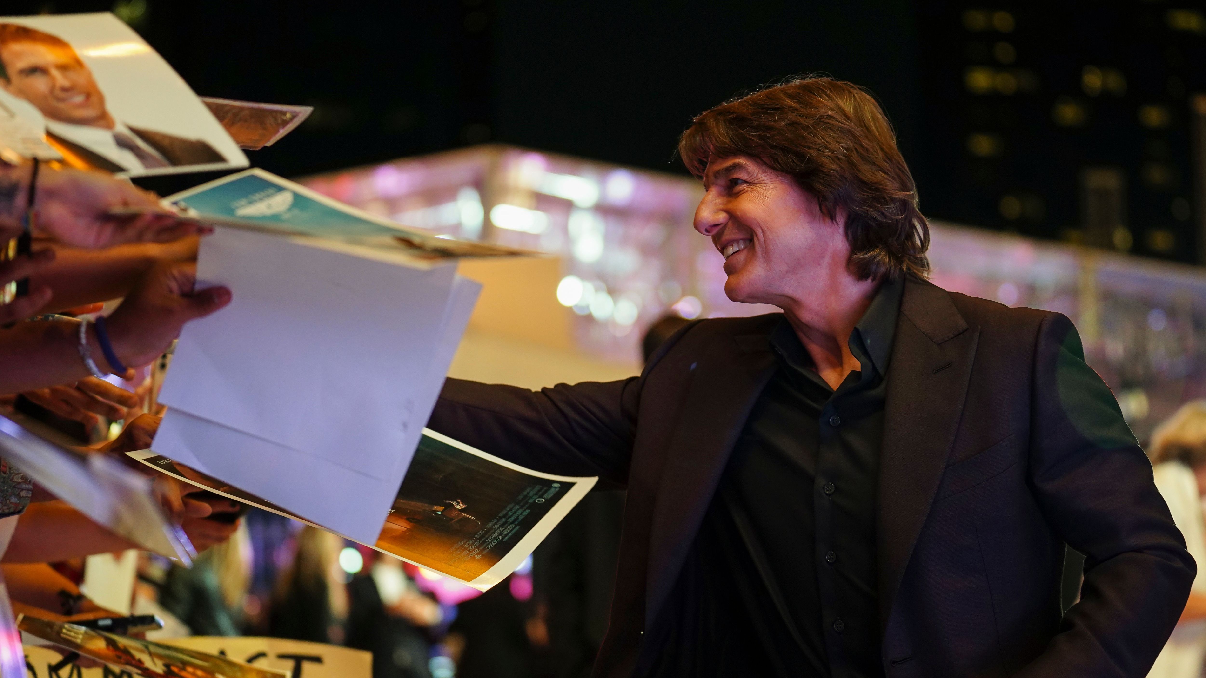 'You single-handedly changed it' - Hollywood superstar Tom Cruise believes David Beckham changed the face of football in America | Goal.com UK