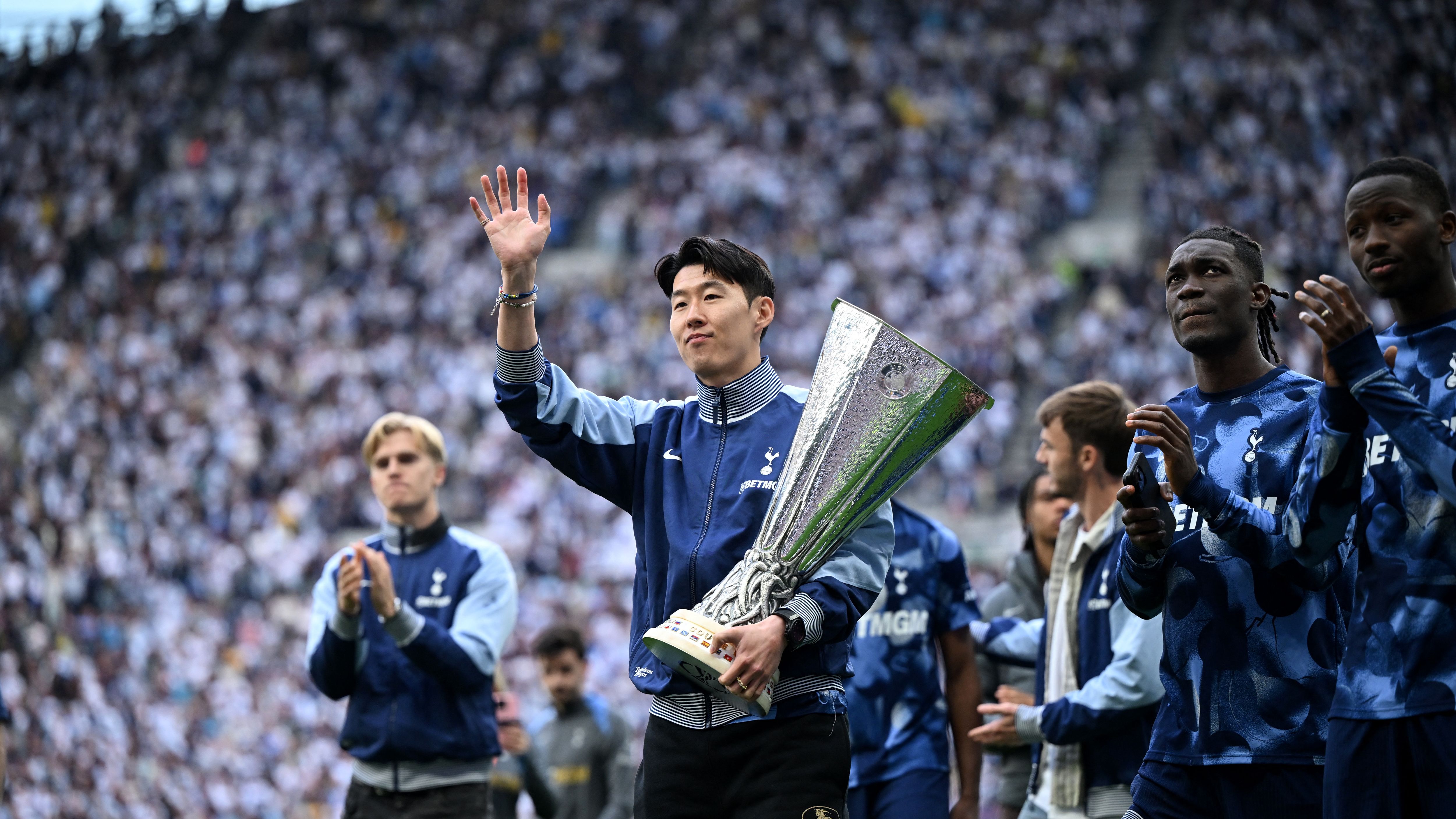 TOPSHOT-FBL-ENG-PR-TOTTENHAM-BRIGHTON